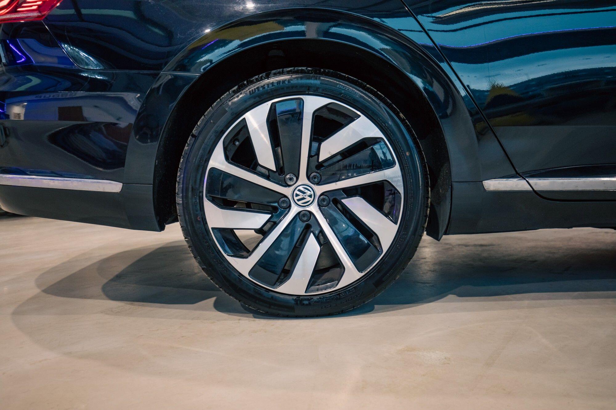 Volkswagen Arteon view 8