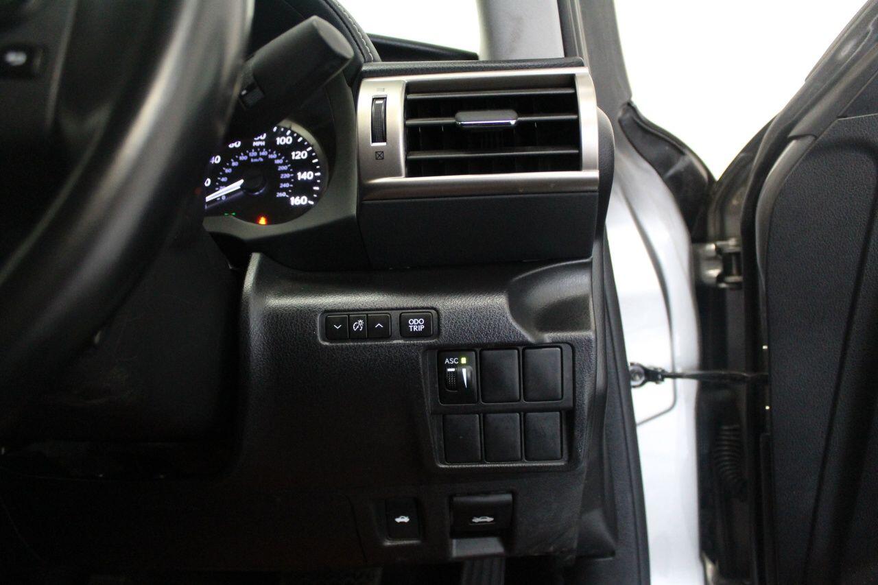 Lexus Is view 52