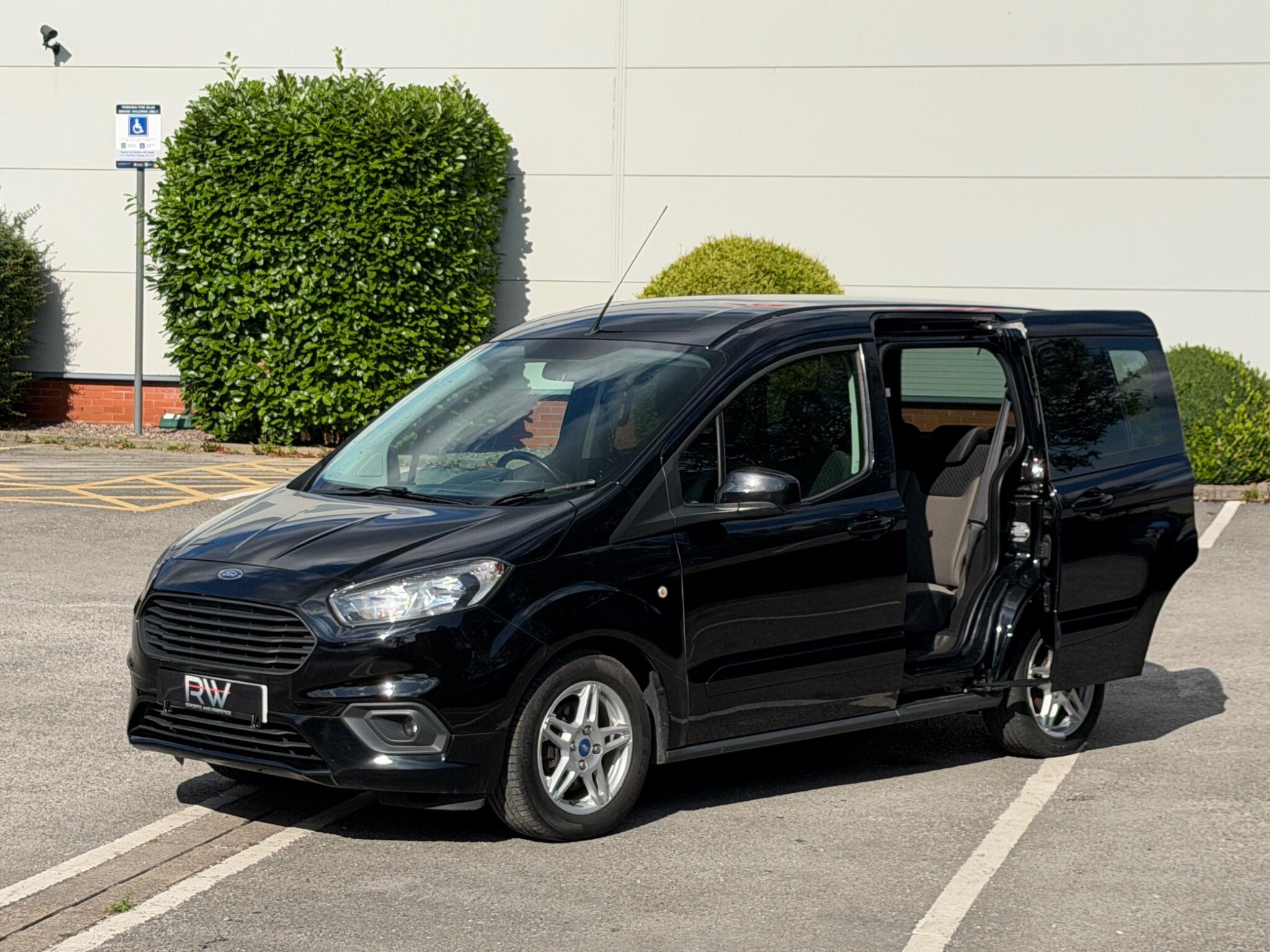 Ford Tourneo Courier view 31