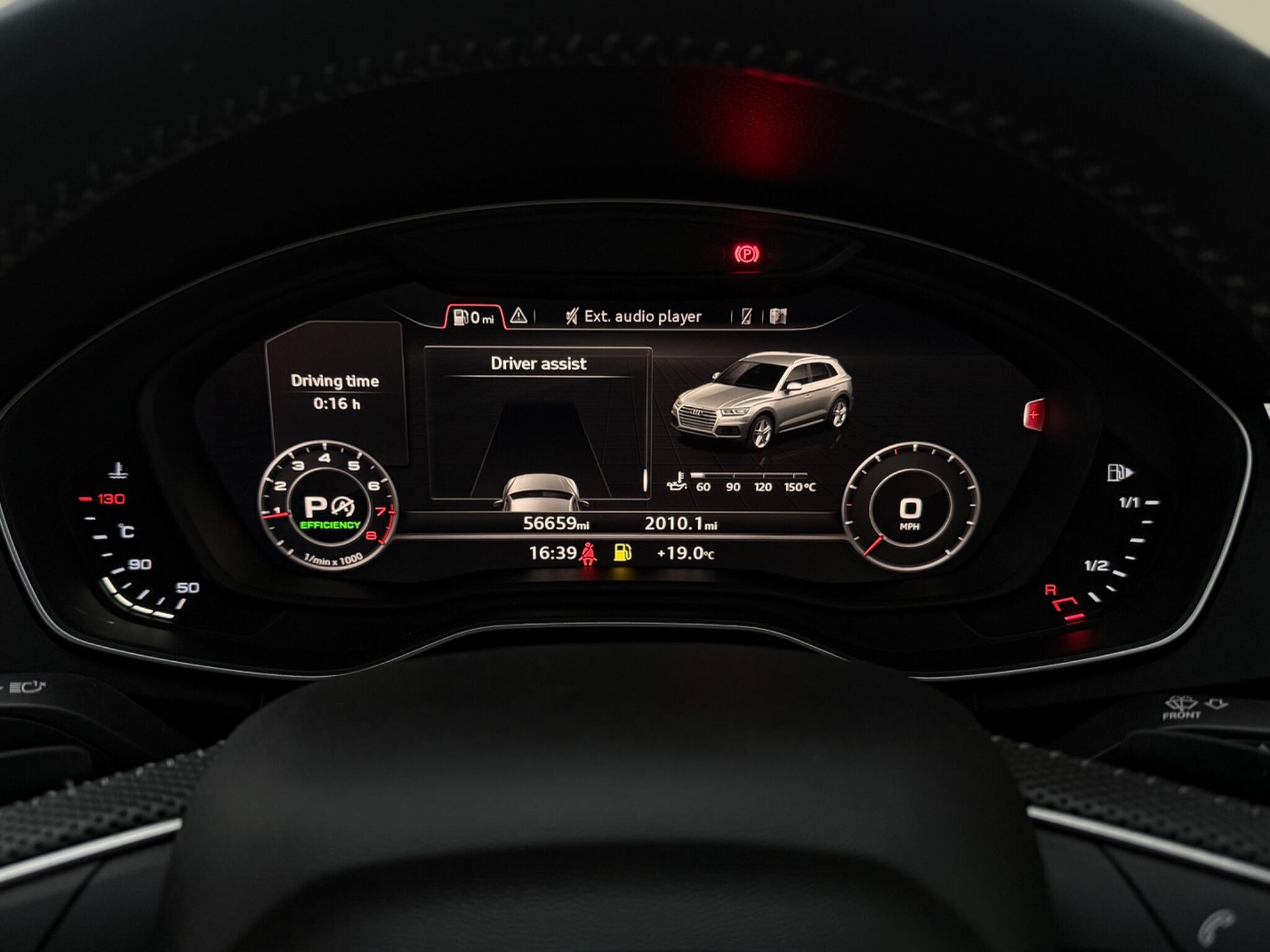 Audi Q5 view 16