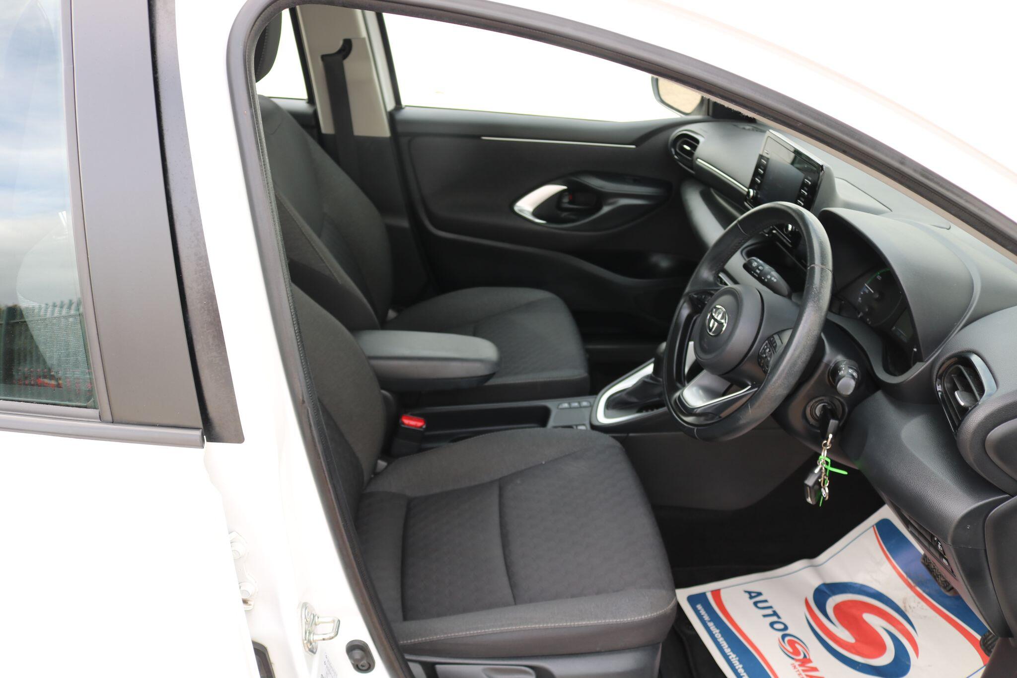 Toyota Yaris view 22