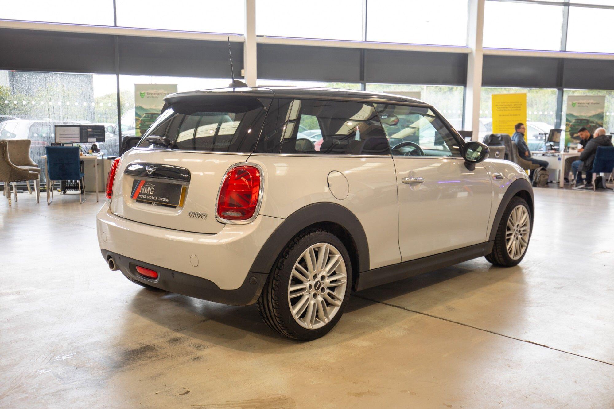 Mini Hatch view 24