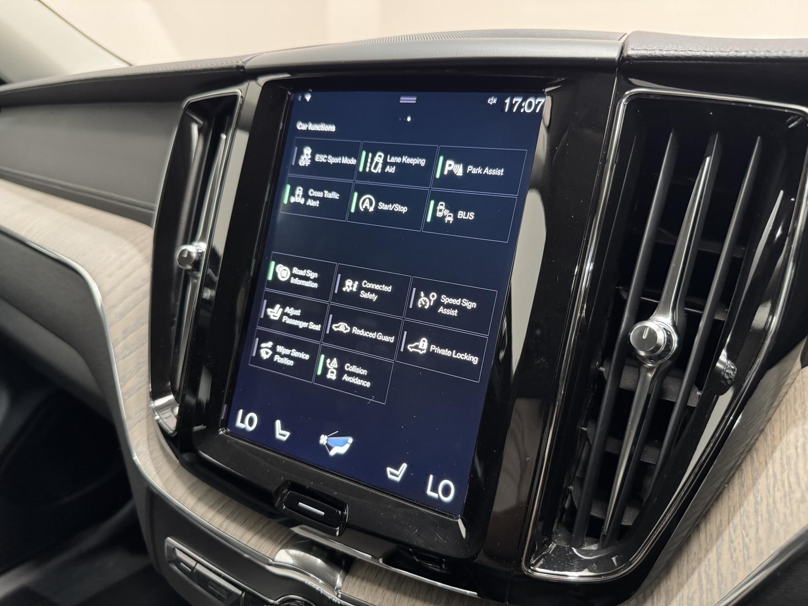 Volvo XC60 view 23