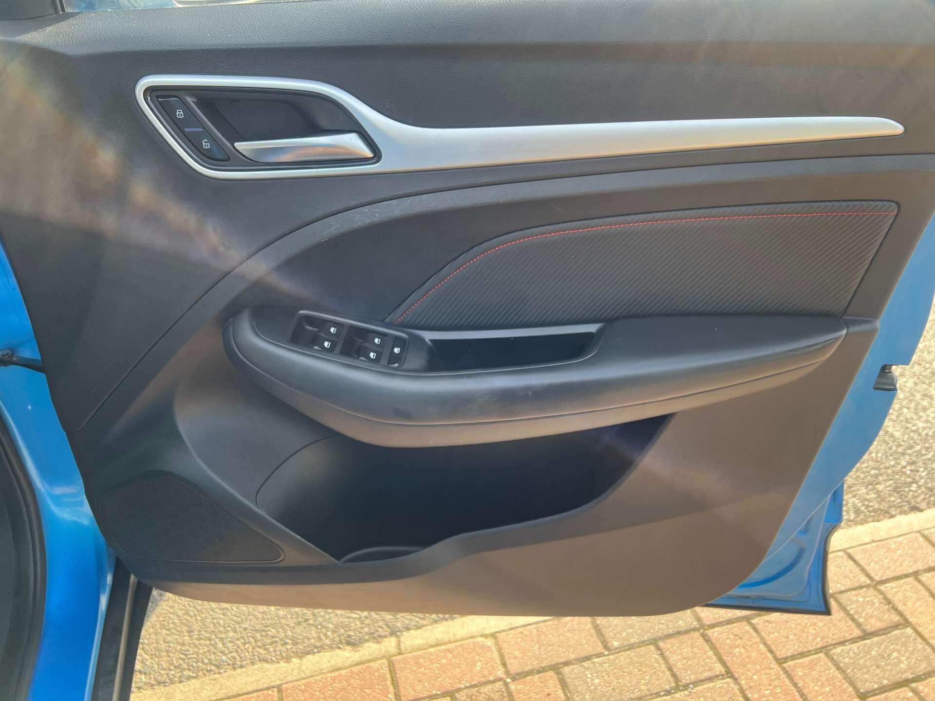 MG ZS view 16