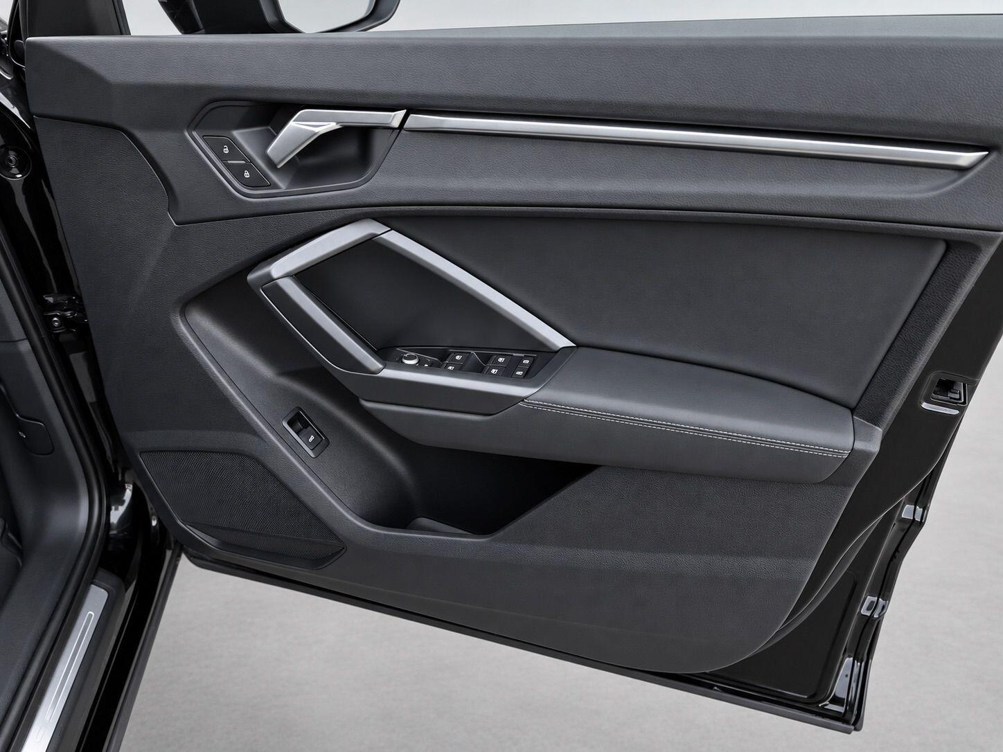 Audi Q3 view 16