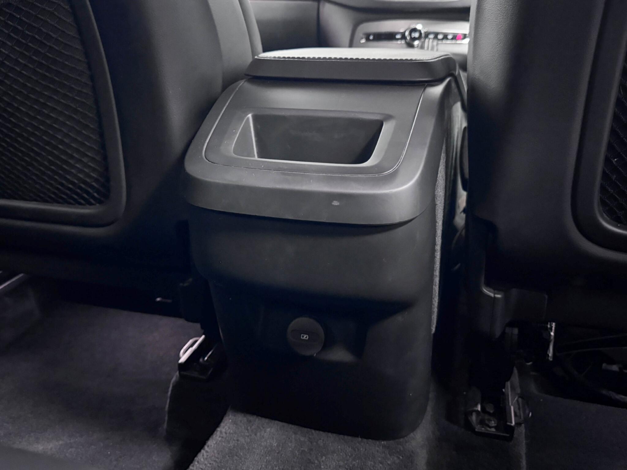 Volvo XC90 view 22