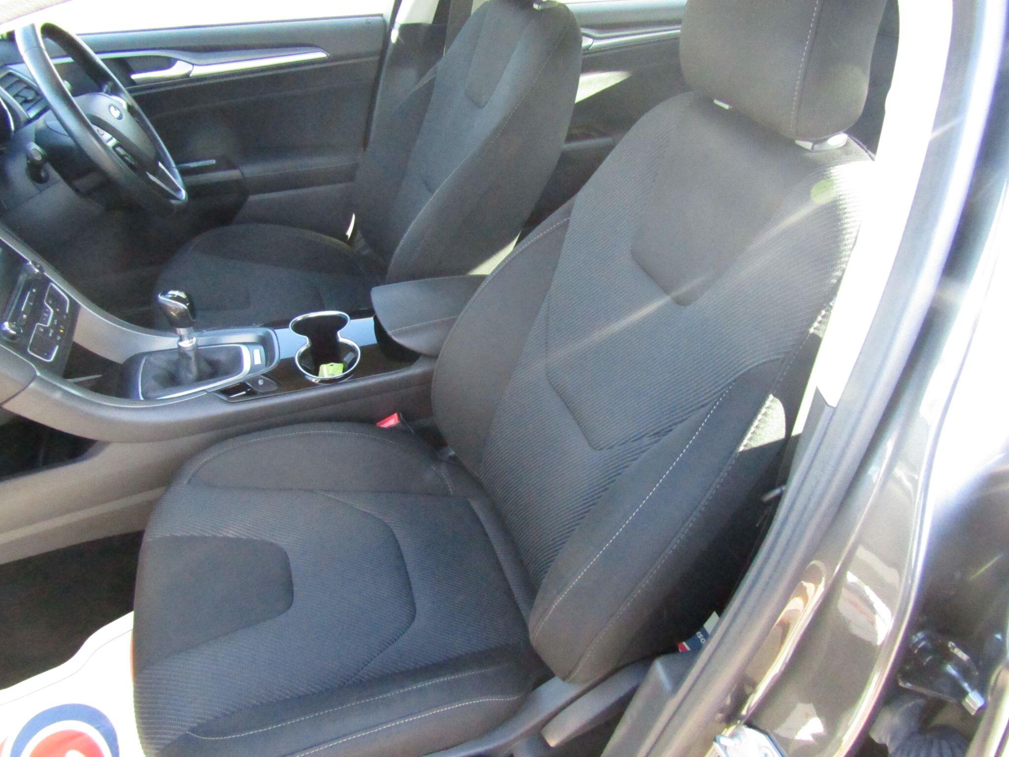 Ford Mondeo view 29