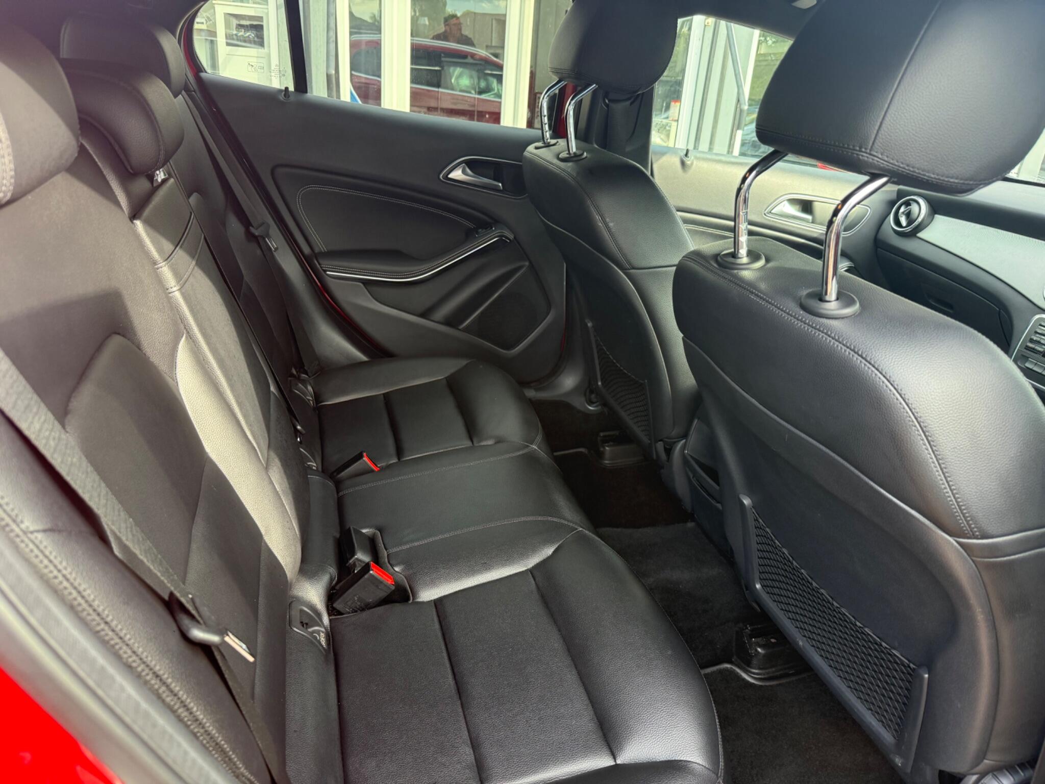 Mercedes-Benz GLA view 11