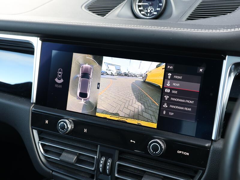 Porsche Macan view 15