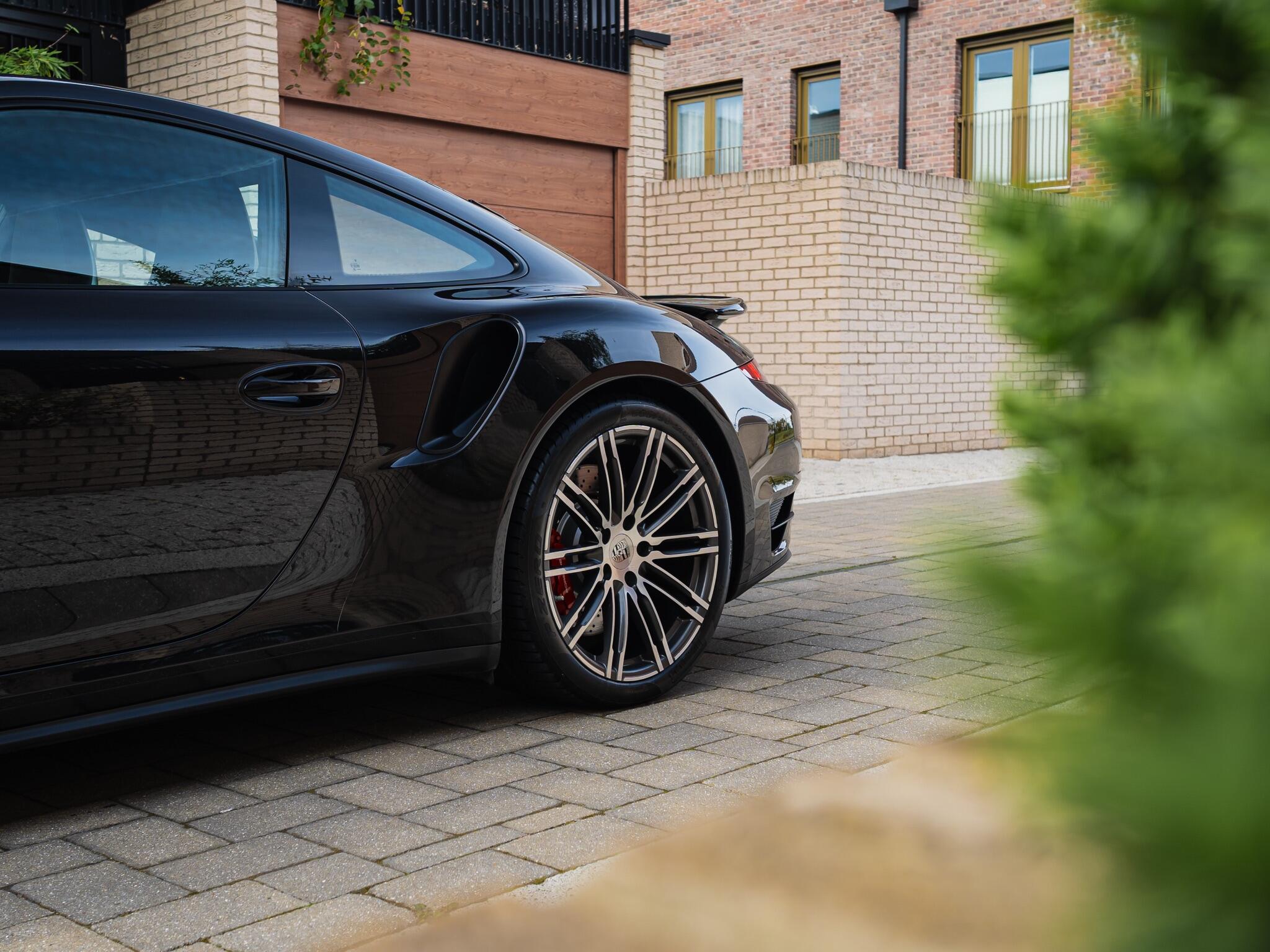 Porsche 911 view 60