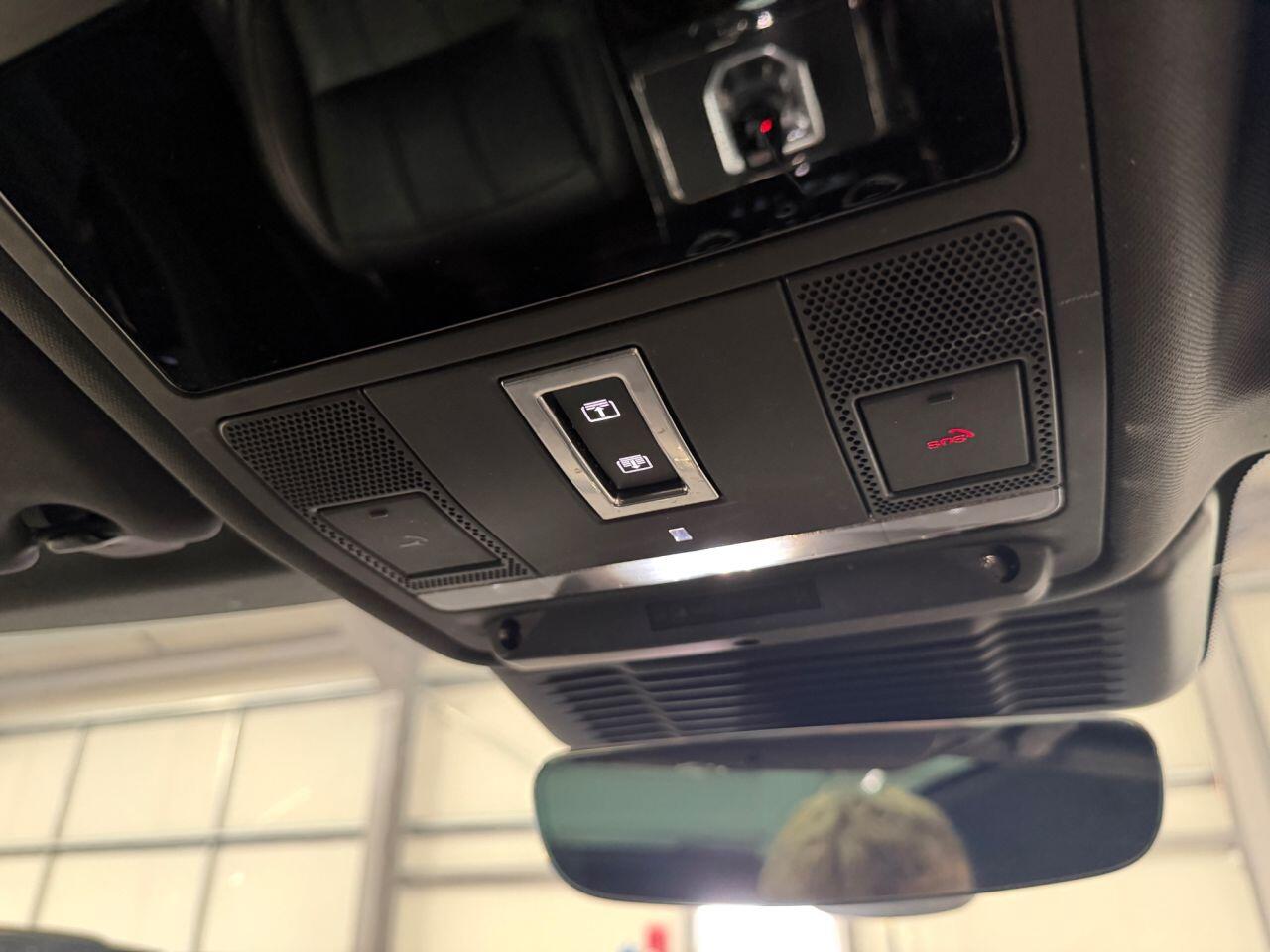 Land Rover Range Rover Evoque view 32
