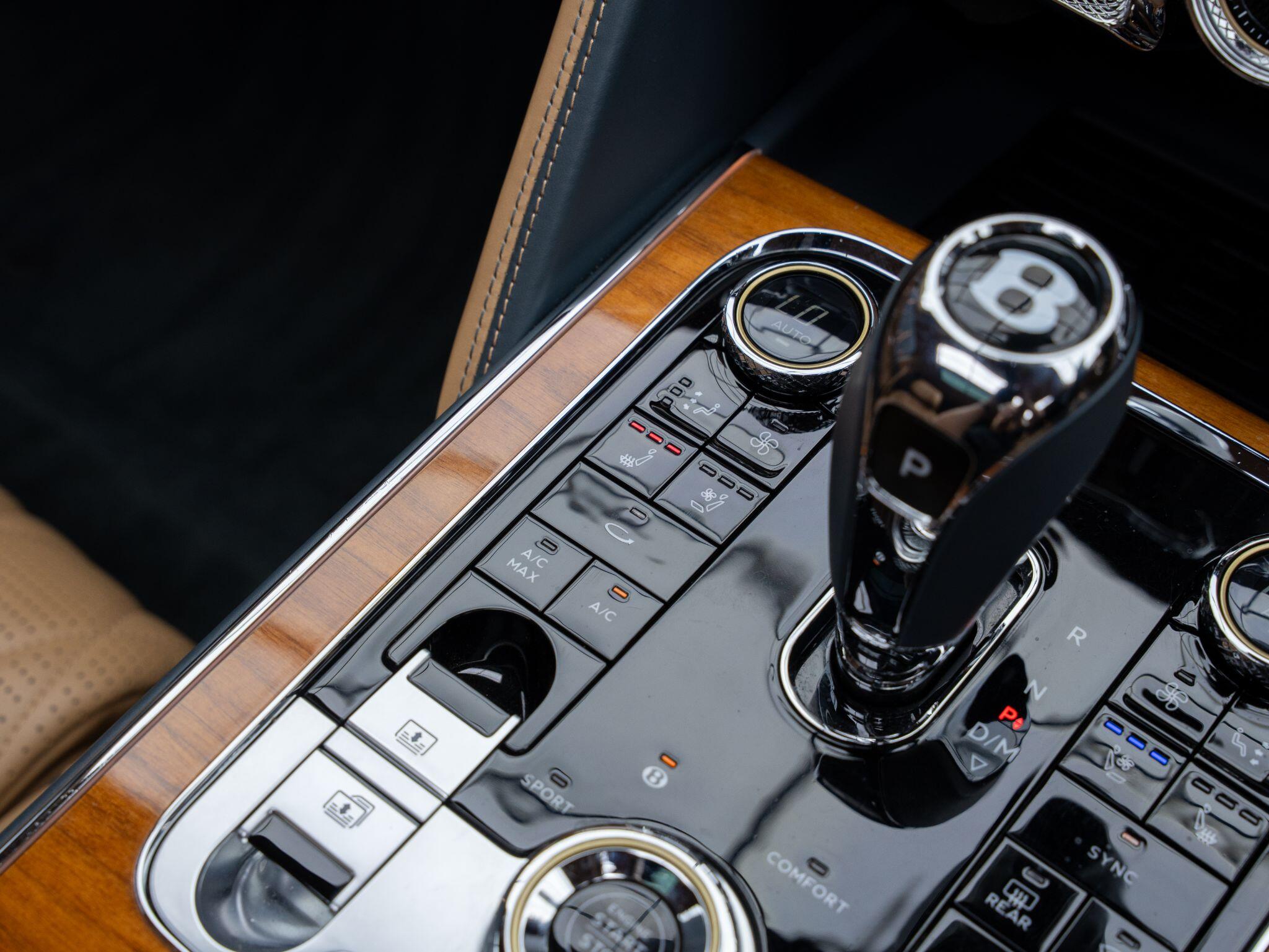 Bentley Flying Spur view 36
