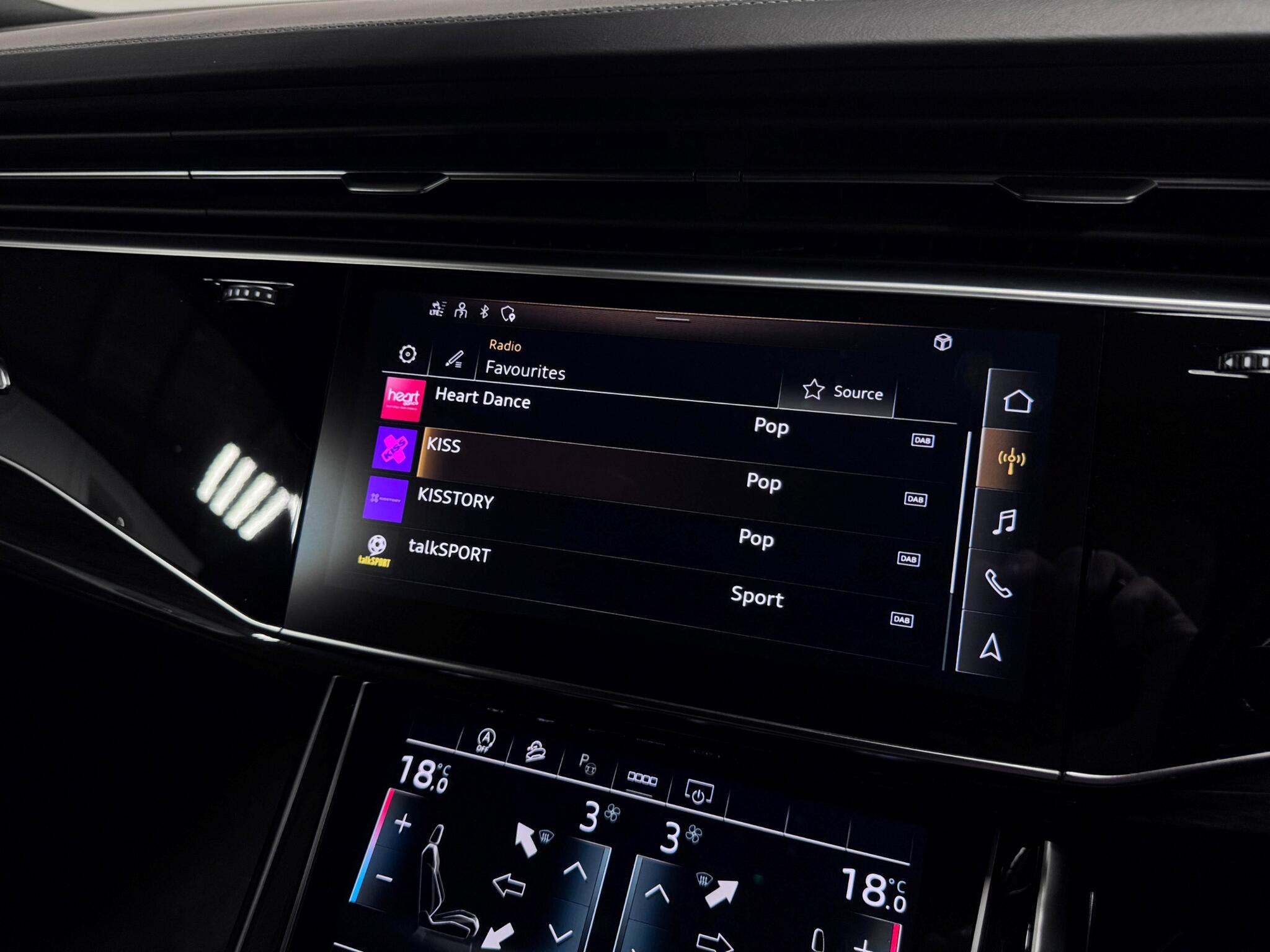 Audi SQ8 view 41