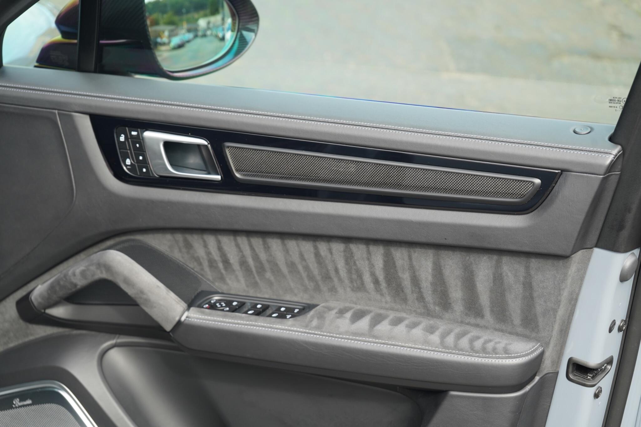 Porsche Cayenne view 23
