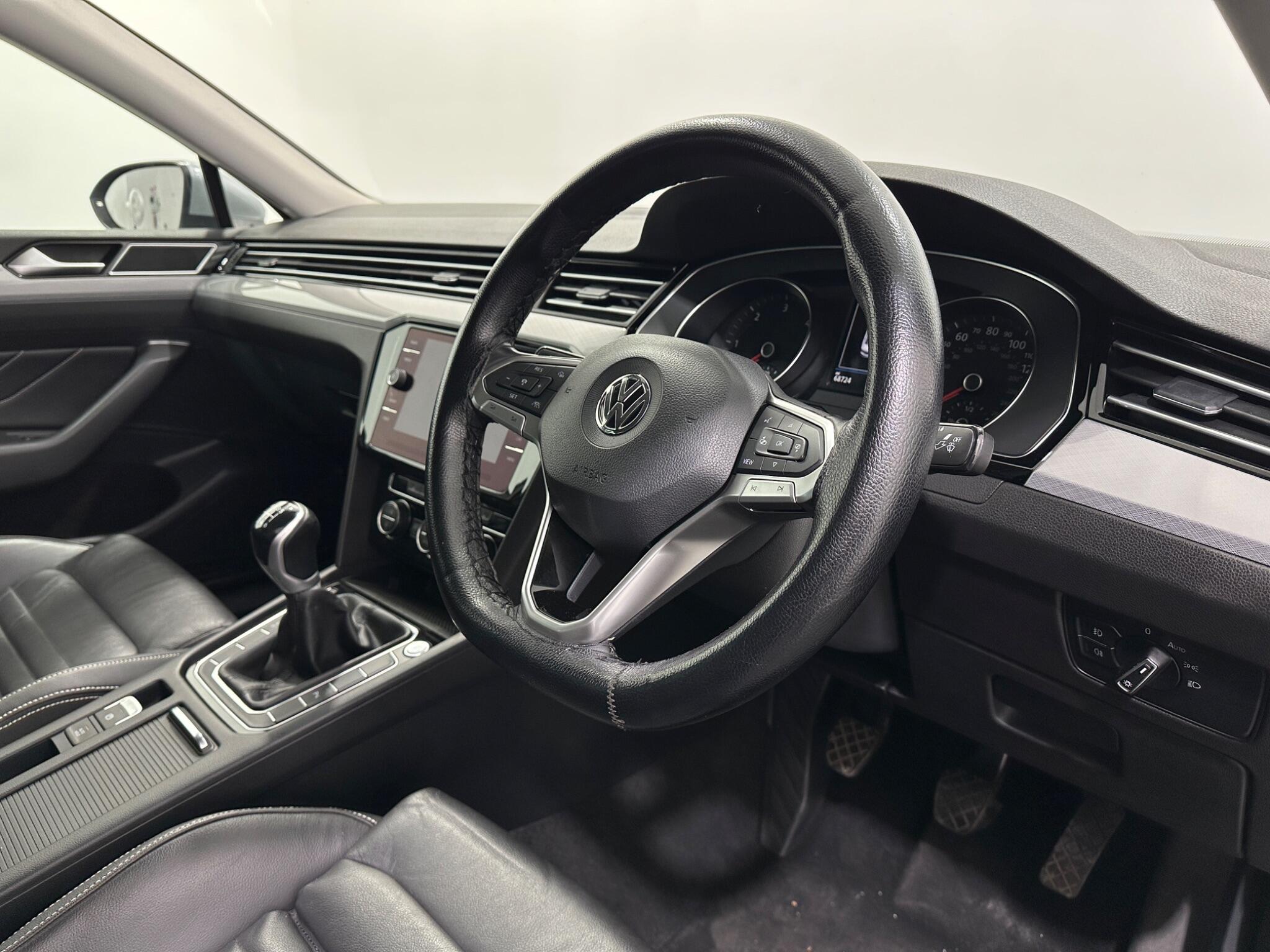 Volkswagen Passat view 11