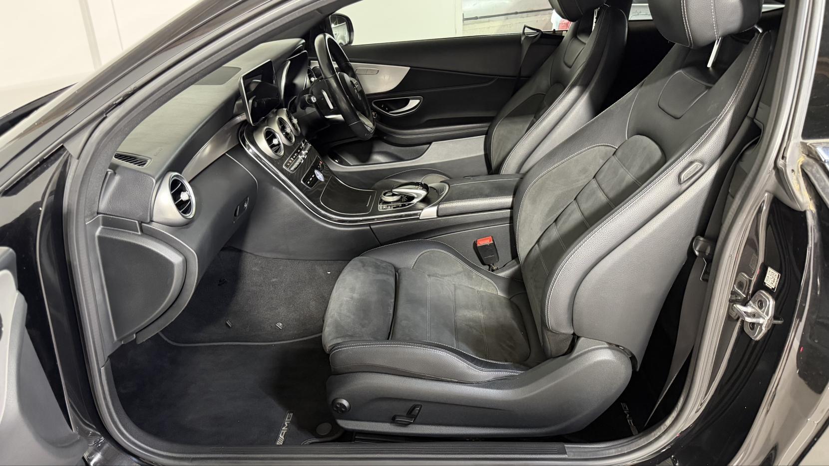Mercedes-Benz C Class view 12