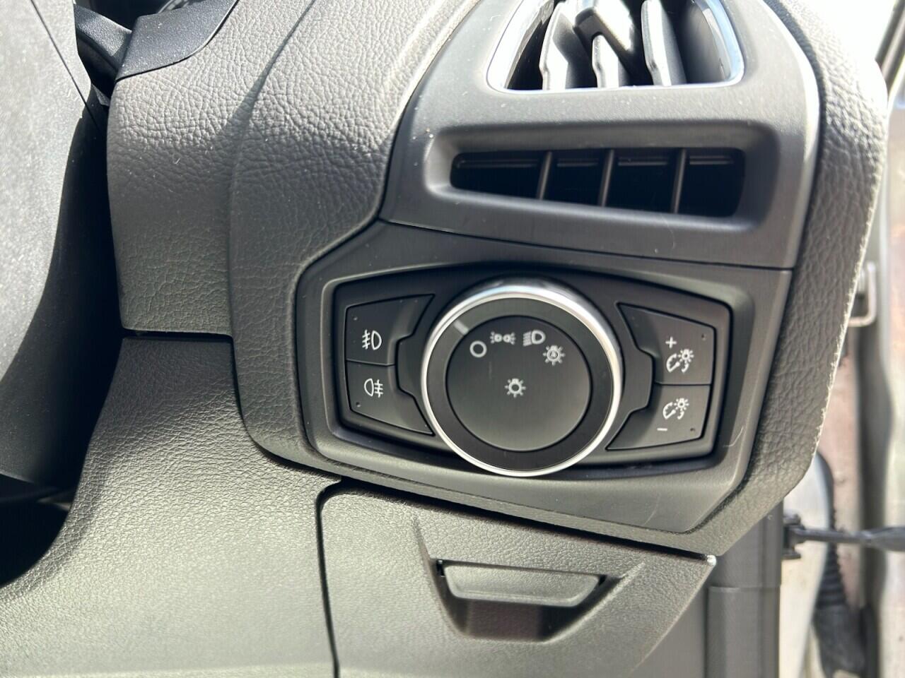 Ford Focus view 41