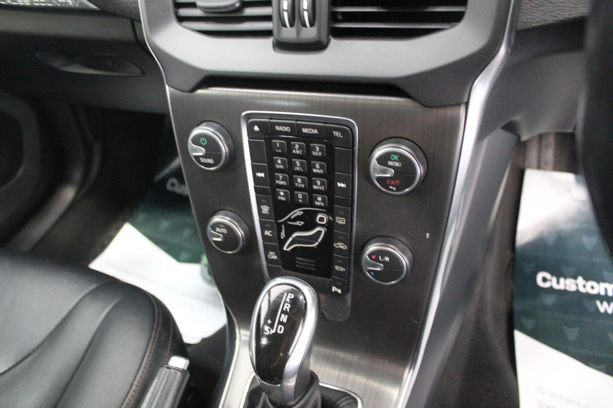 Volvo V40 Cross Country view 39