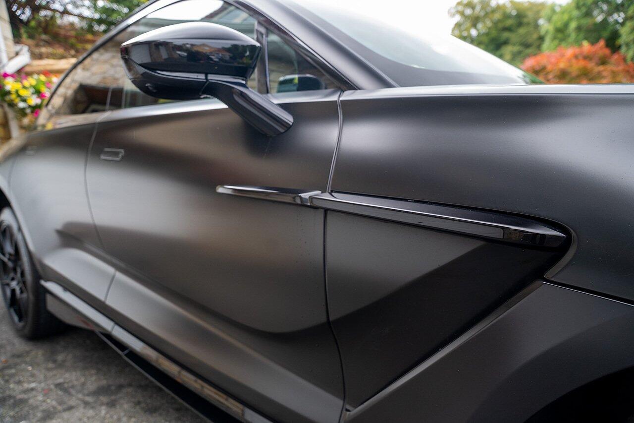 Aston Martin DBX view 43
