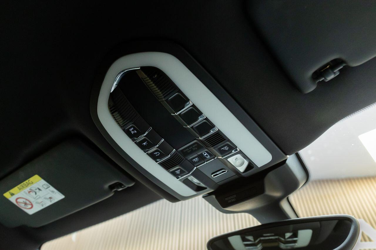 Porsche Macan view 43