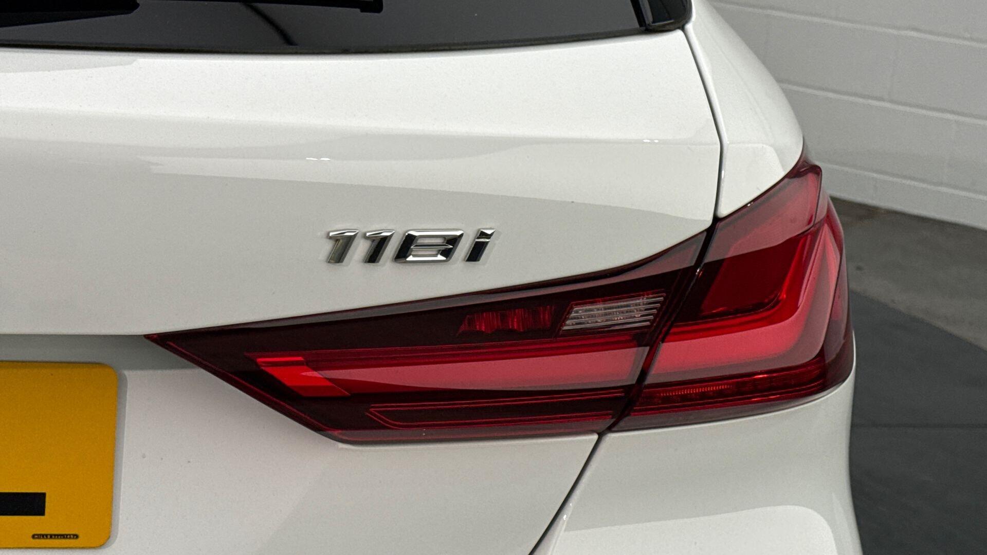 BMW 1 Series view 22