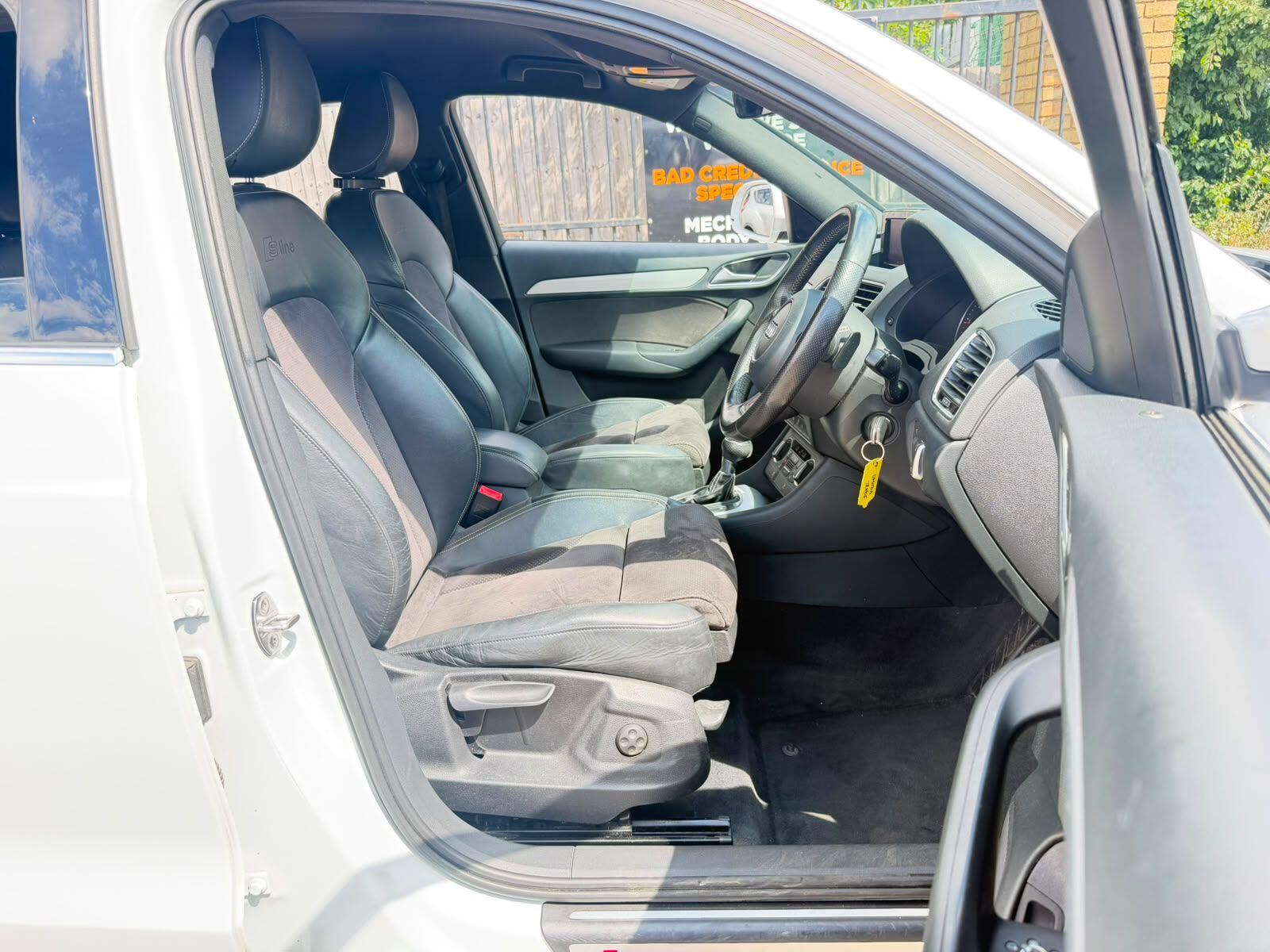 Audi Q3 view 9