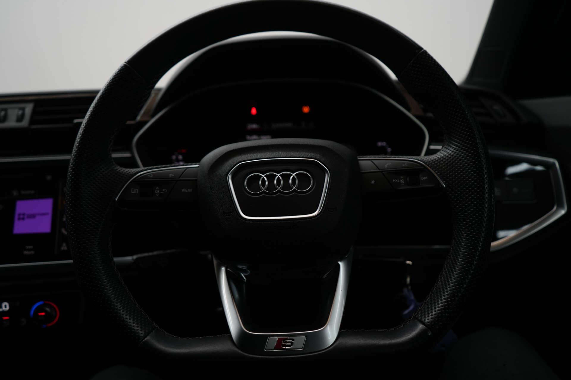 Audi Q3 view 38
