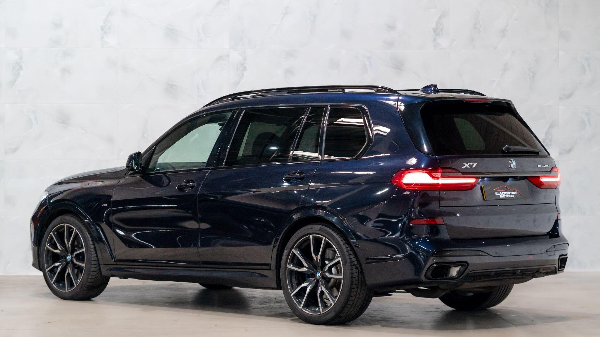 BMW X7 view 5
