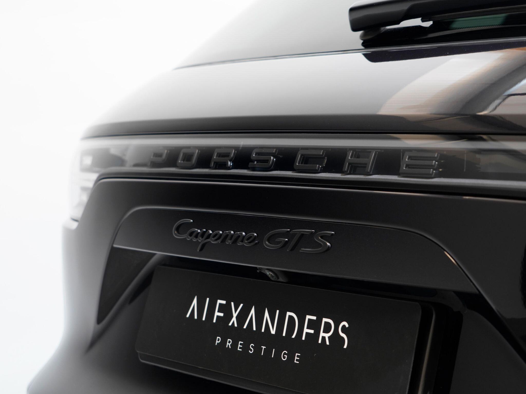 Porsche Cayenne view 14