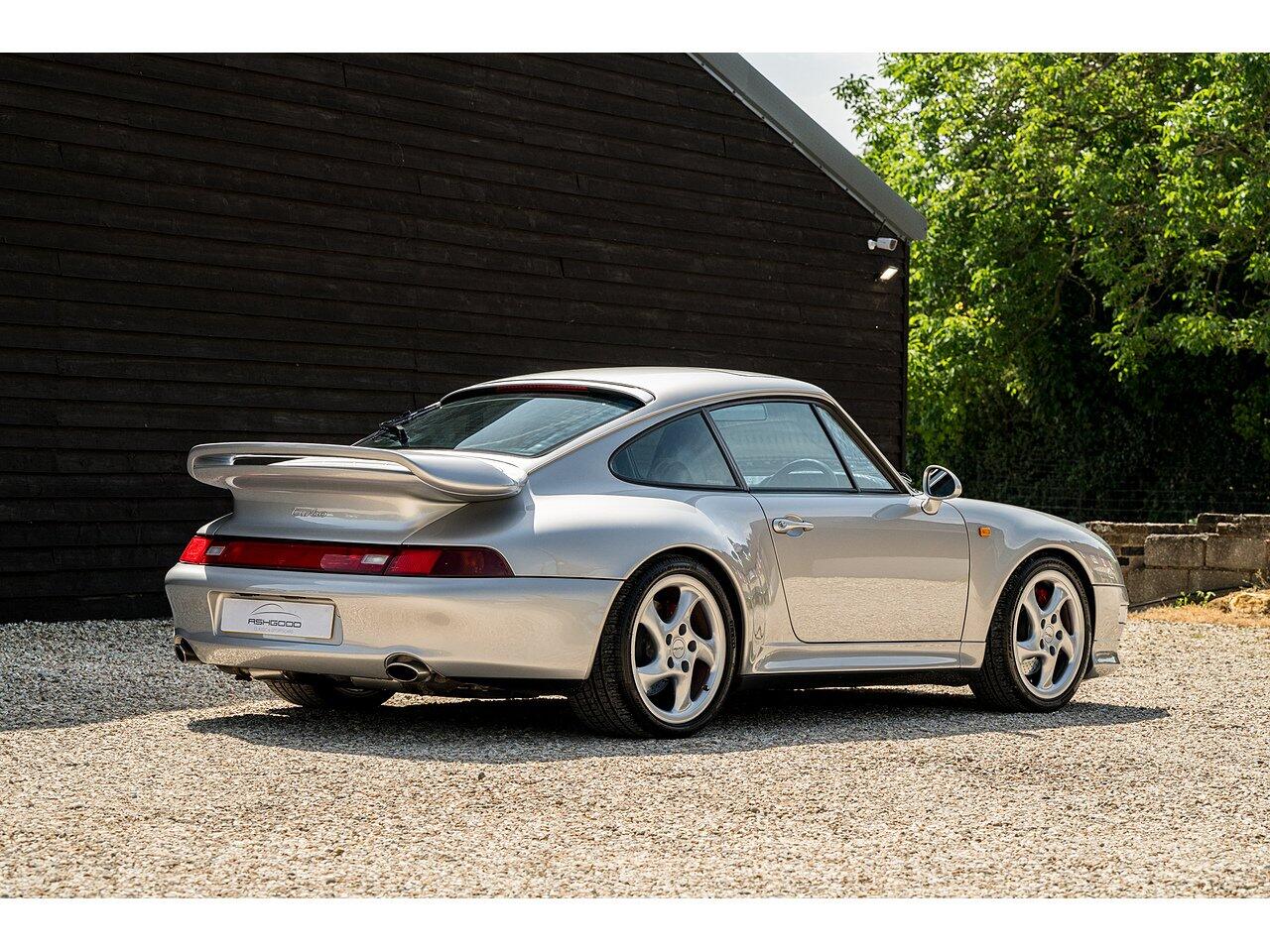 Porsche 911 view 11