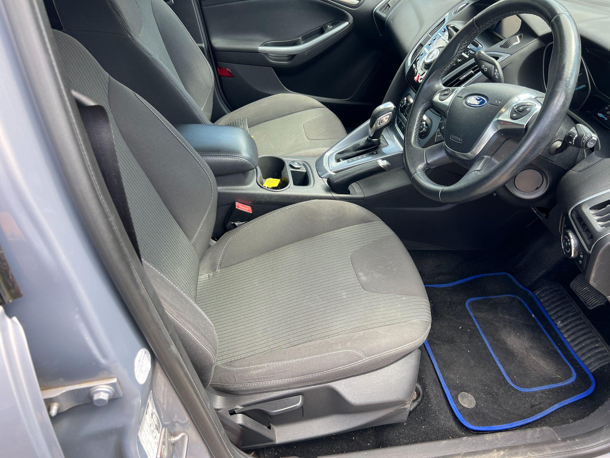 Ford Focus view 11