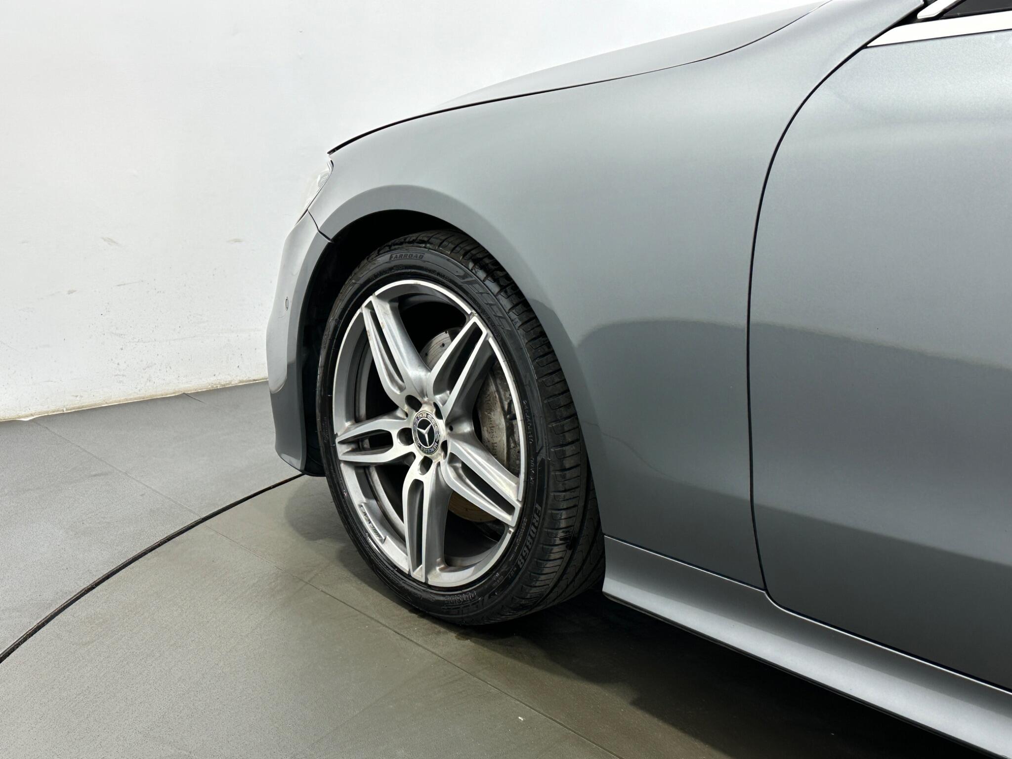 Mercedes-Benz E-Class view 47