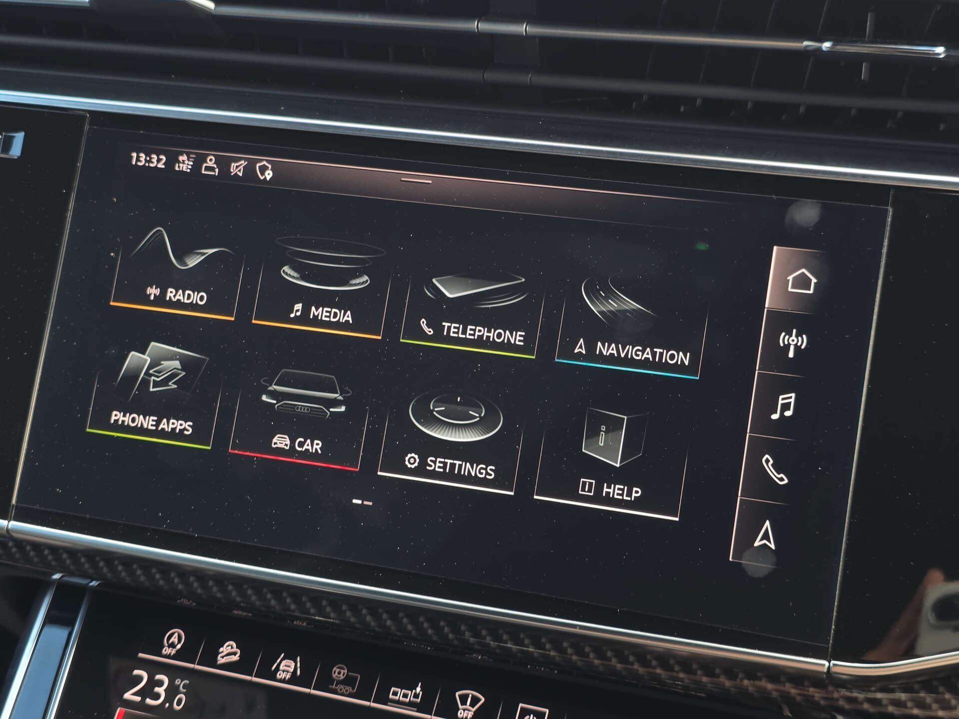 Audi Q8 view 40