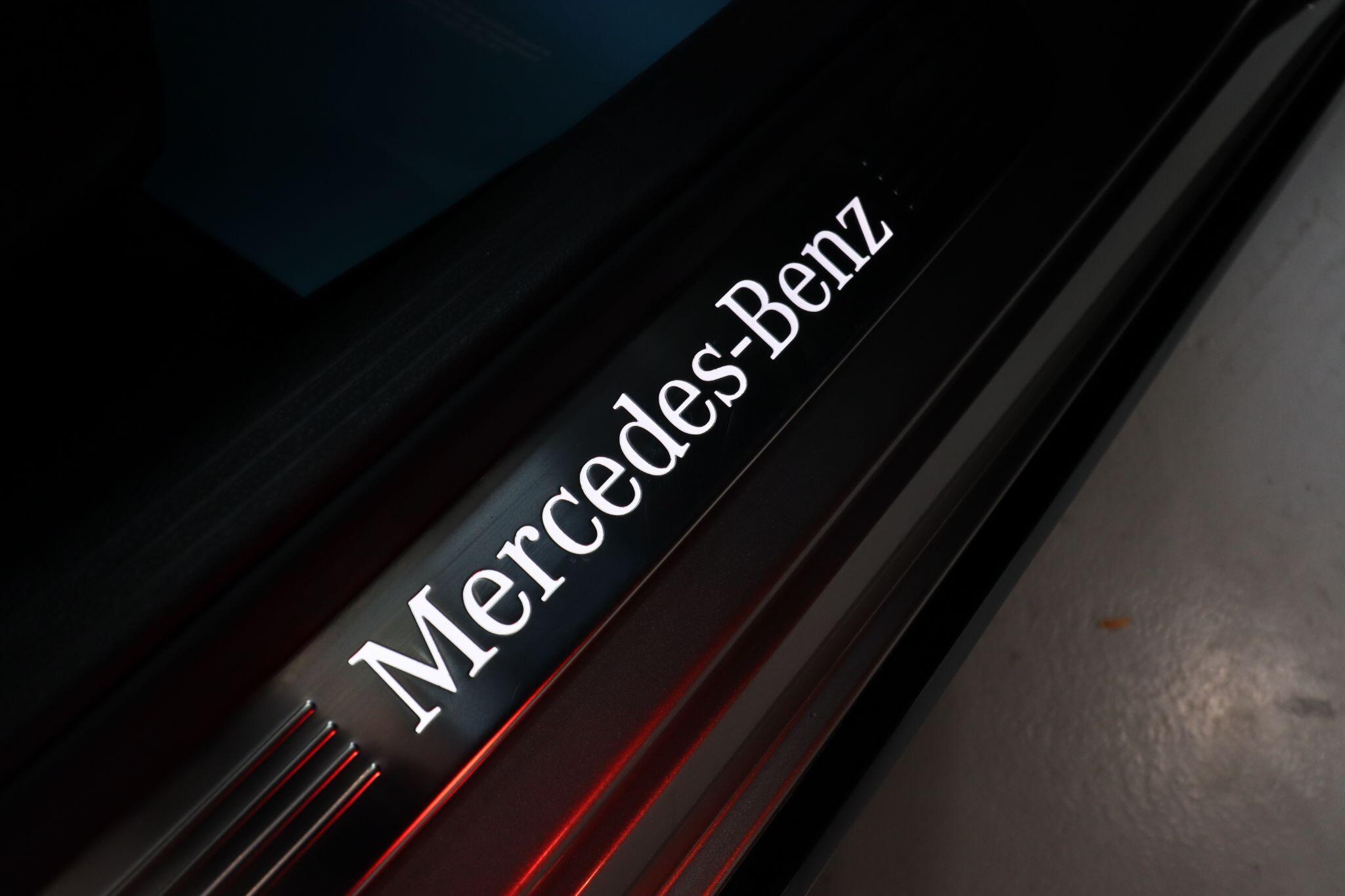 Mercedes-Benz C Class view 19