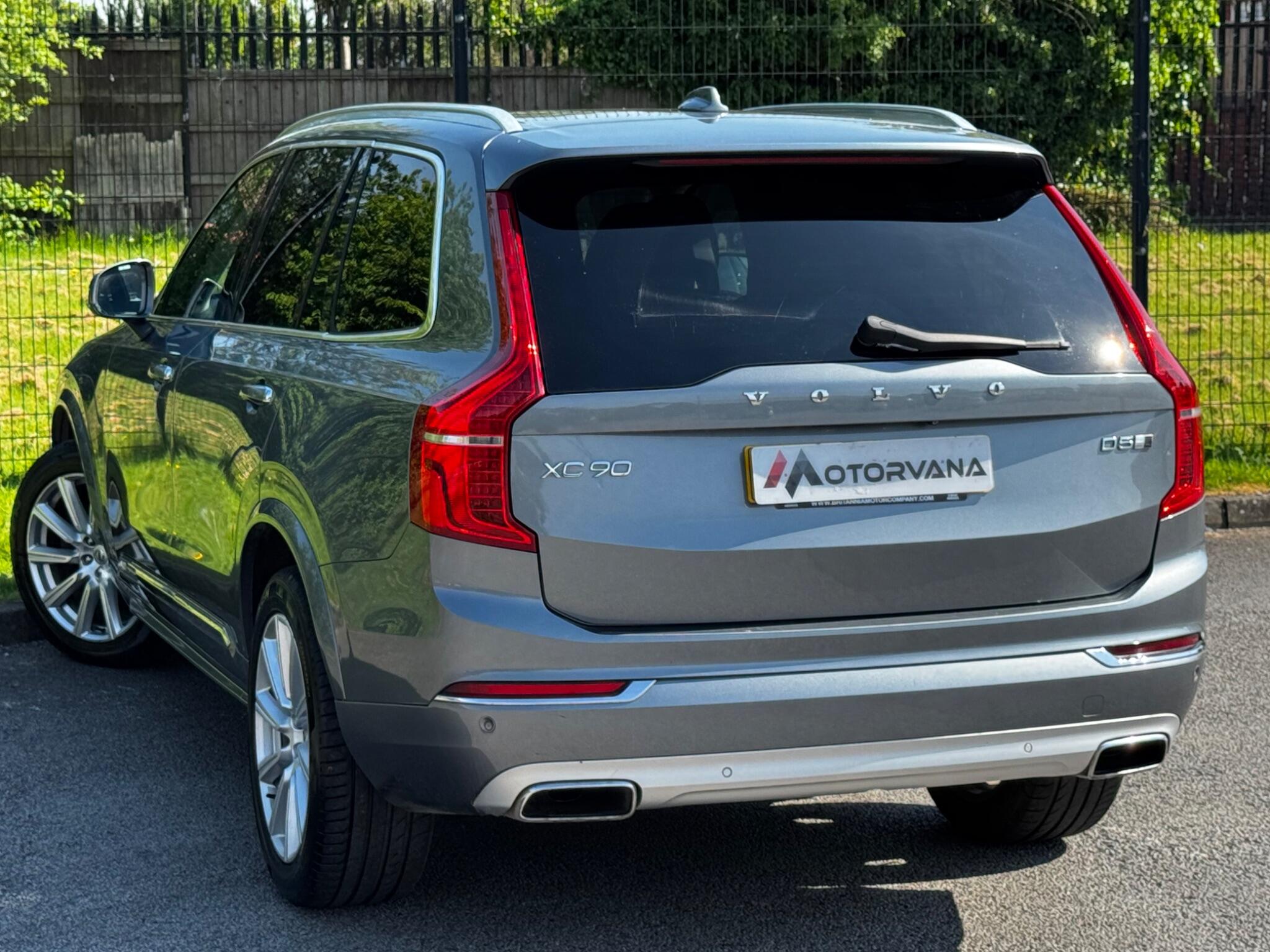 Volvo XC90 view 11