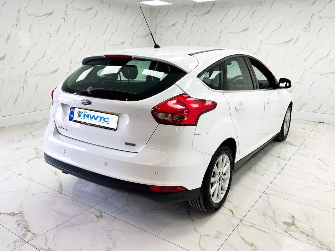 Ford Focus view 11