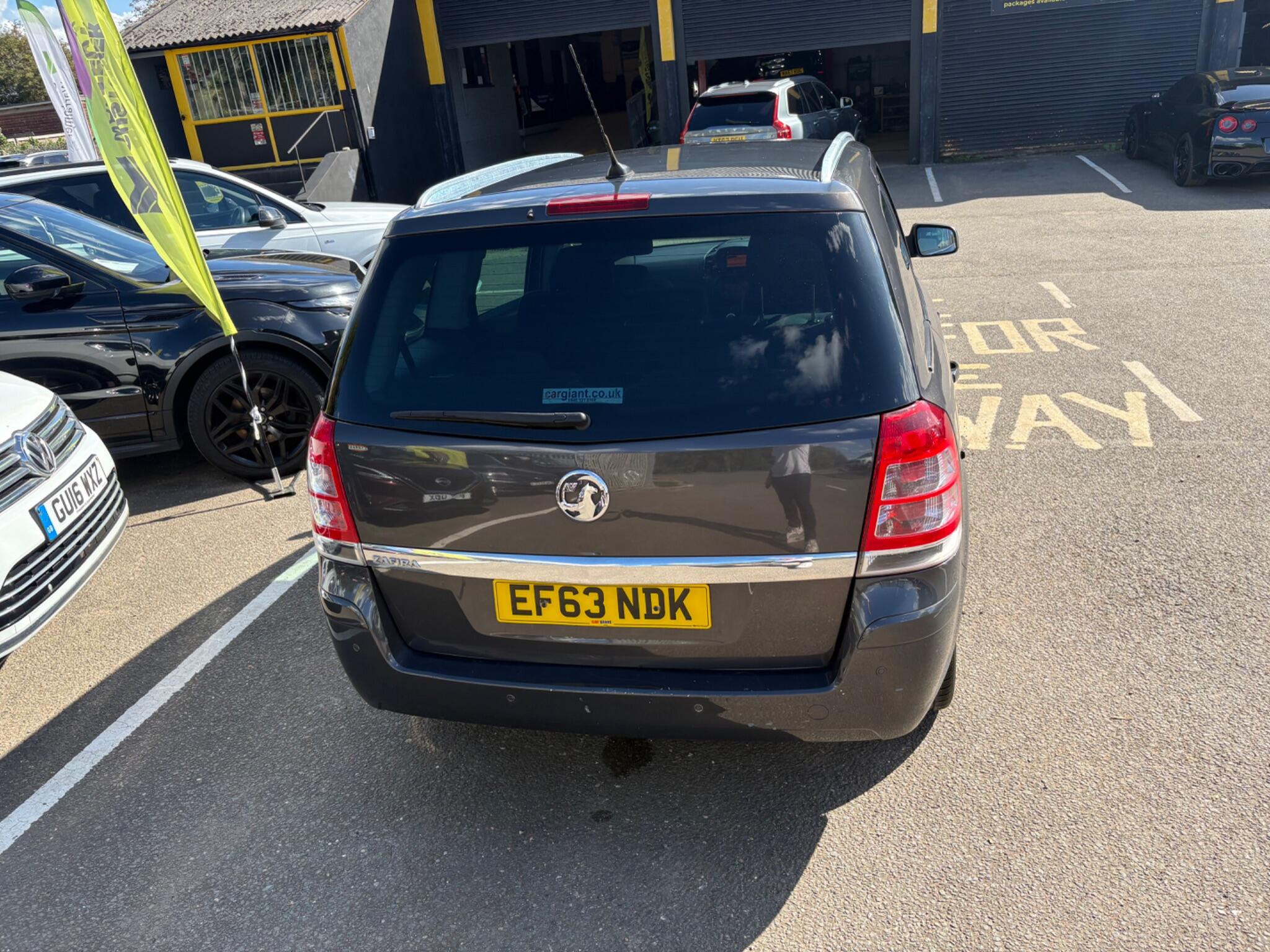 Vauxhall Zafira view 4