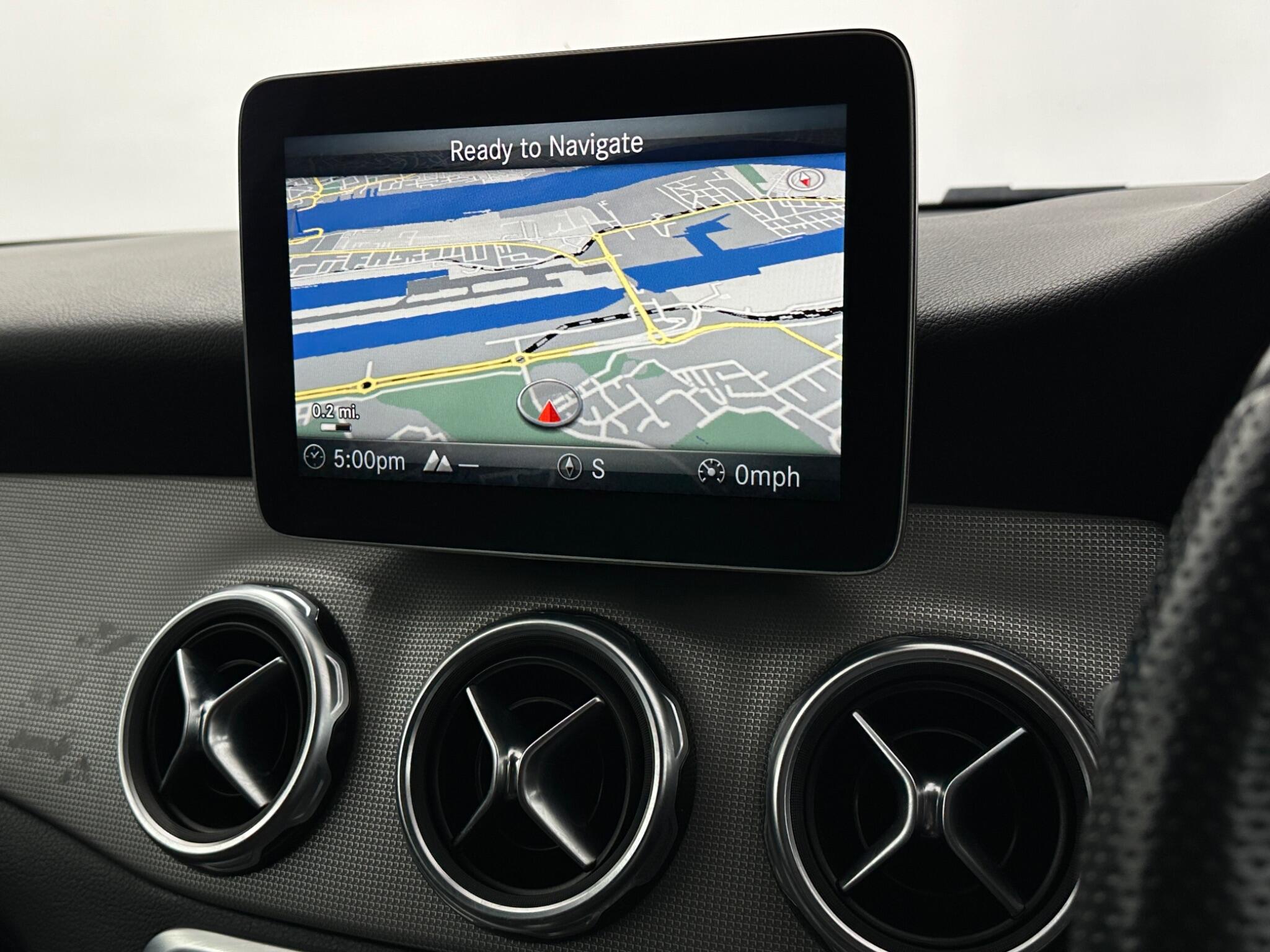 Mercedes-Benz Gla view 22