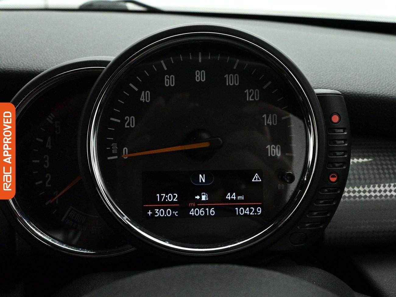 Mini Convertible view 3