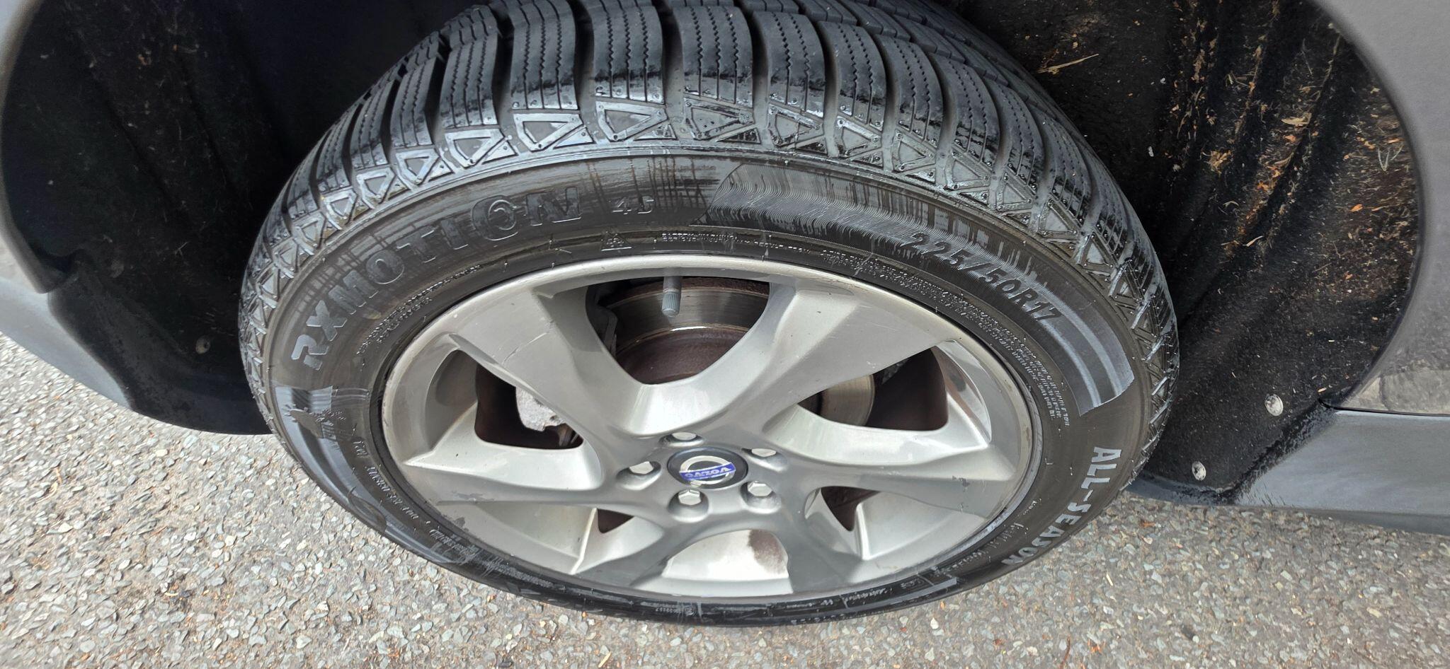 Volvo V40 Cross Country view 44