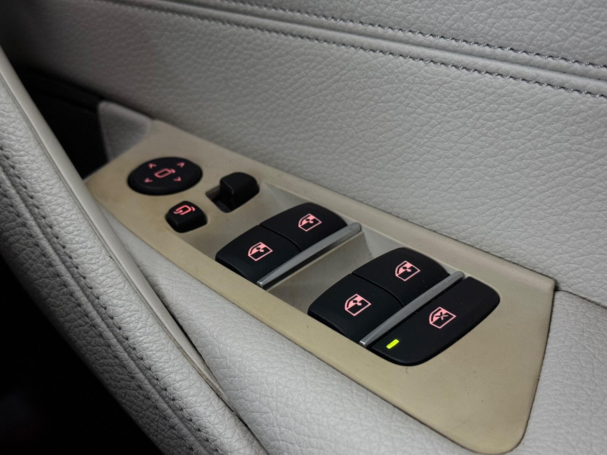 BMW 5 Series view 19