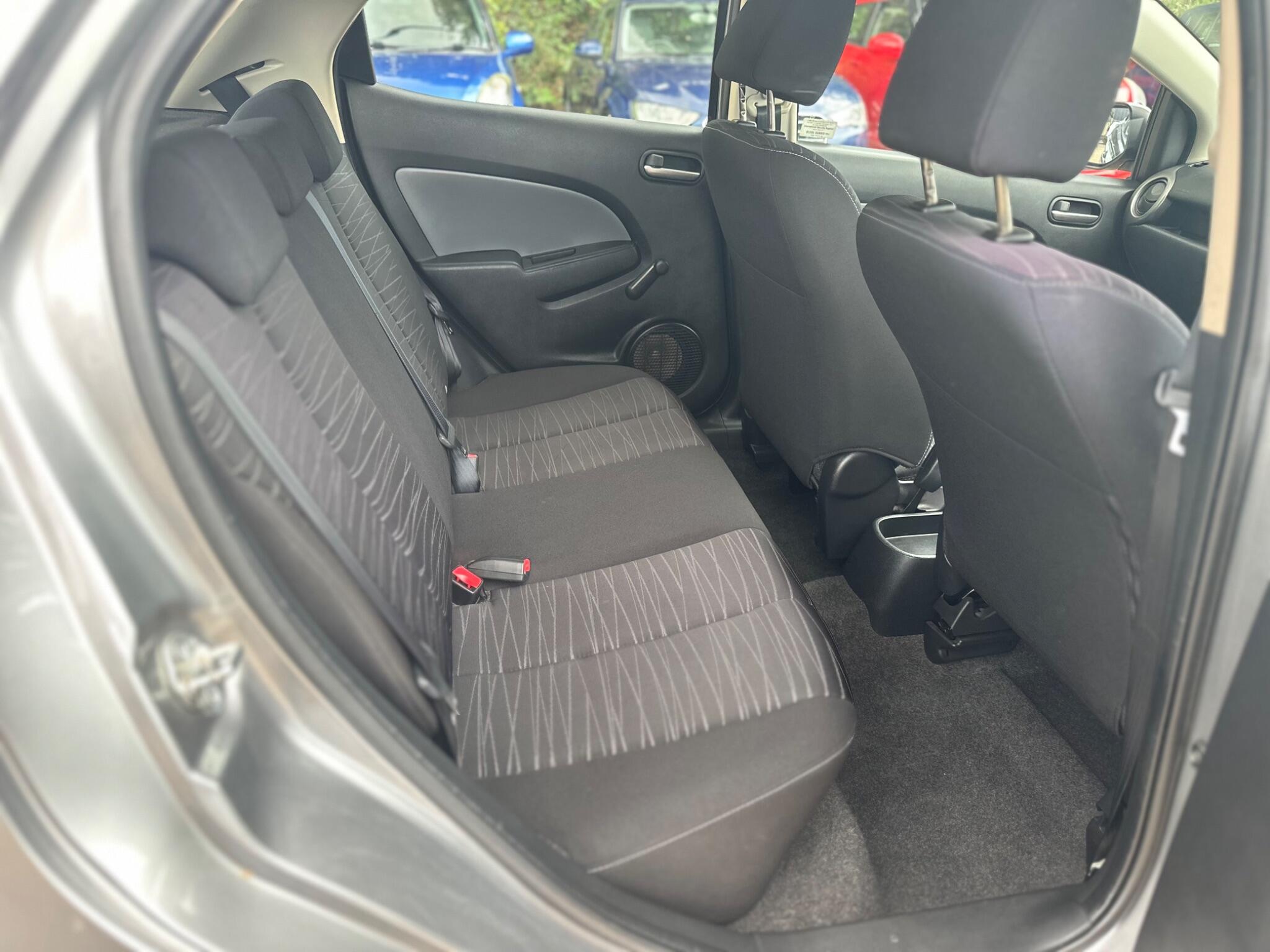 Mazda Mazda2 view 23