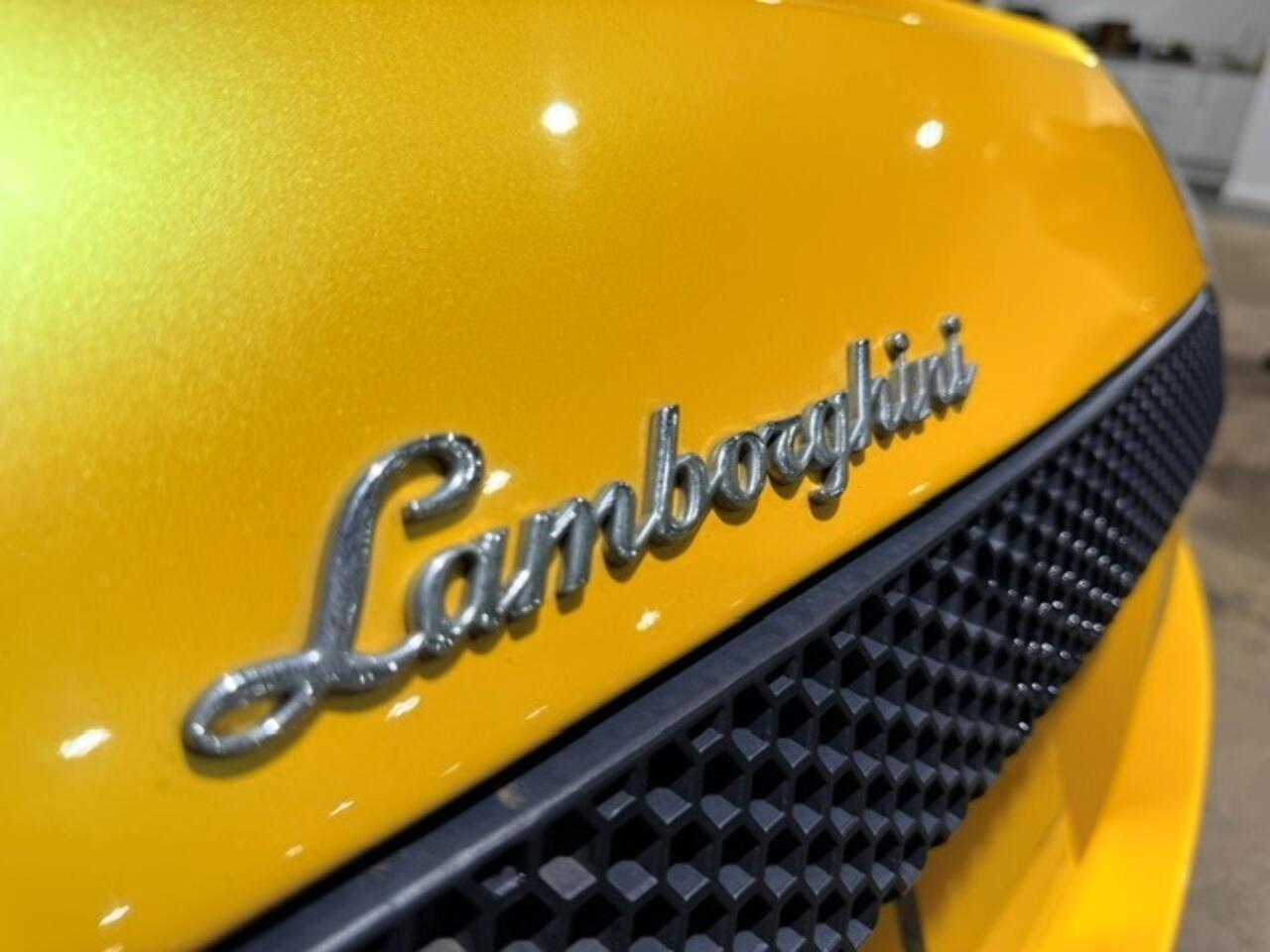 Lamborghini Murcielago view 32