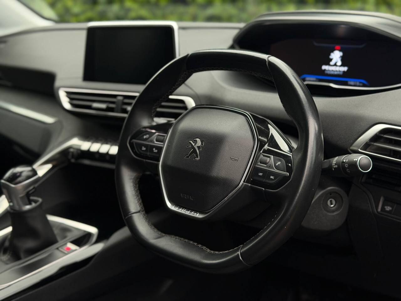 Peugeot 3008 view 9