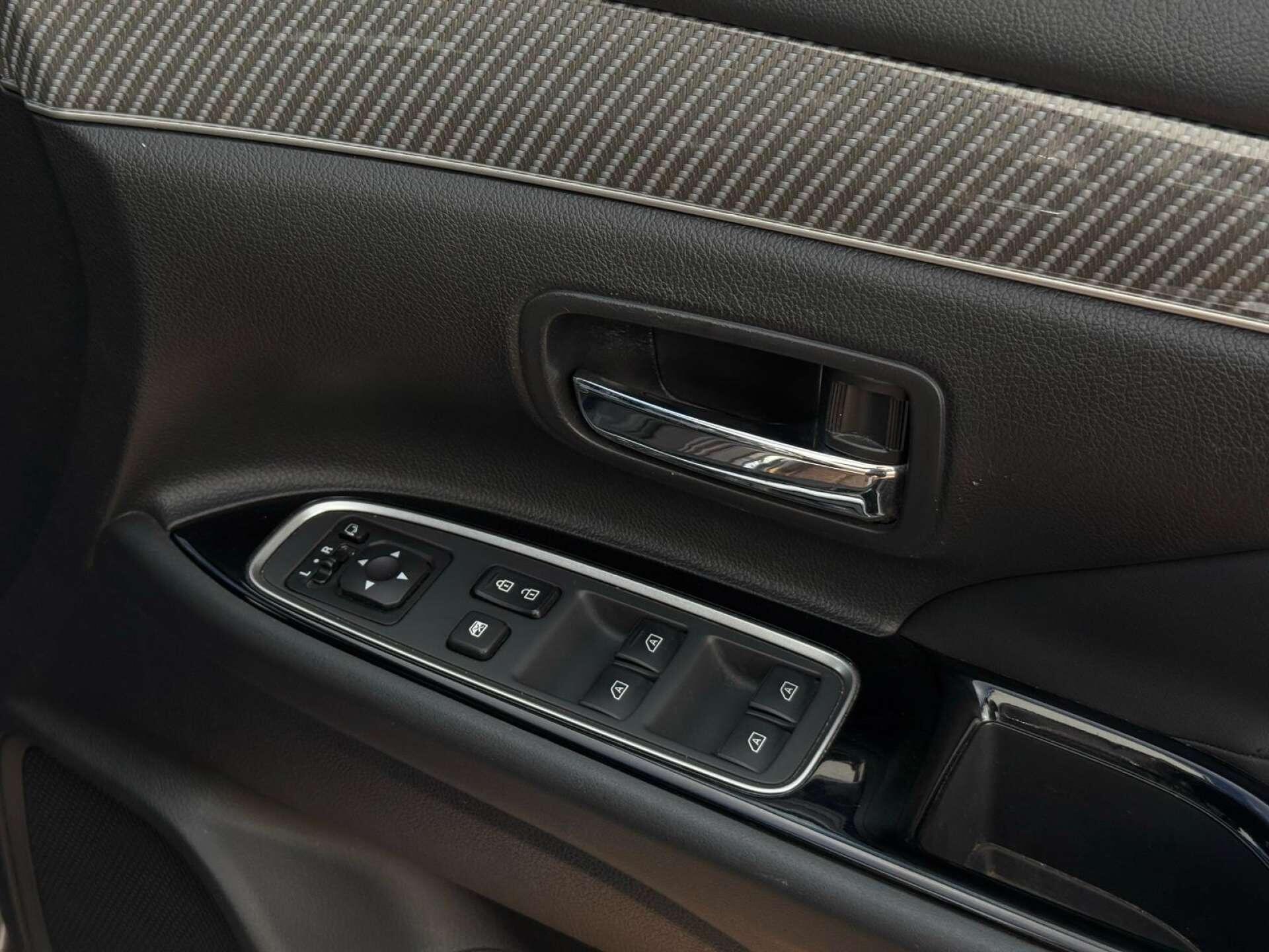 Mitsubishi Outlander view 22