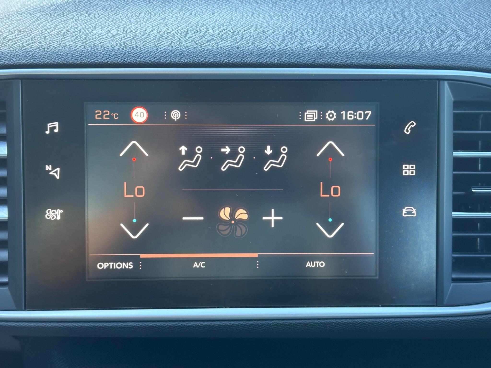 Peugeot 308 view 45