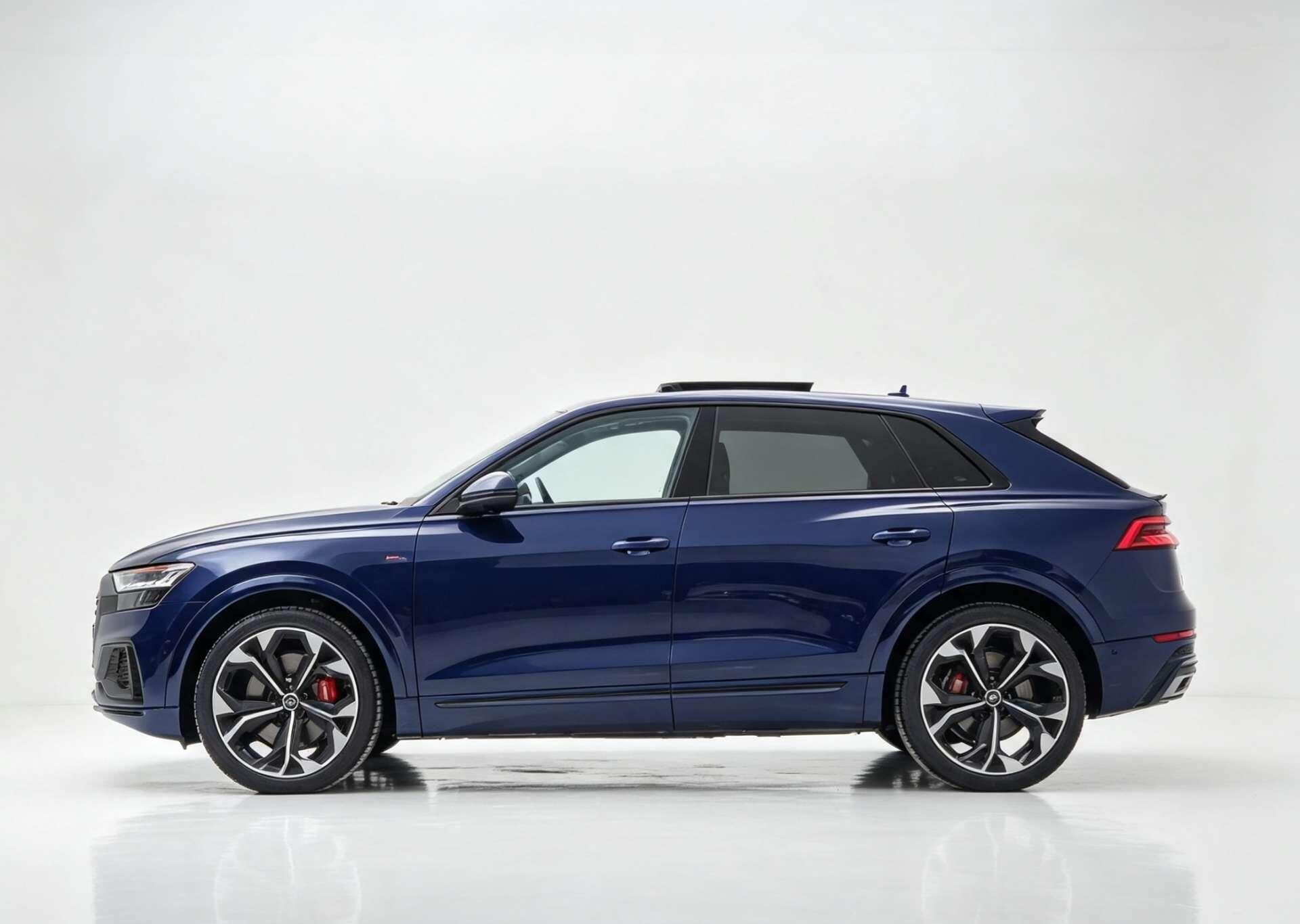 Audi Q8 view 8