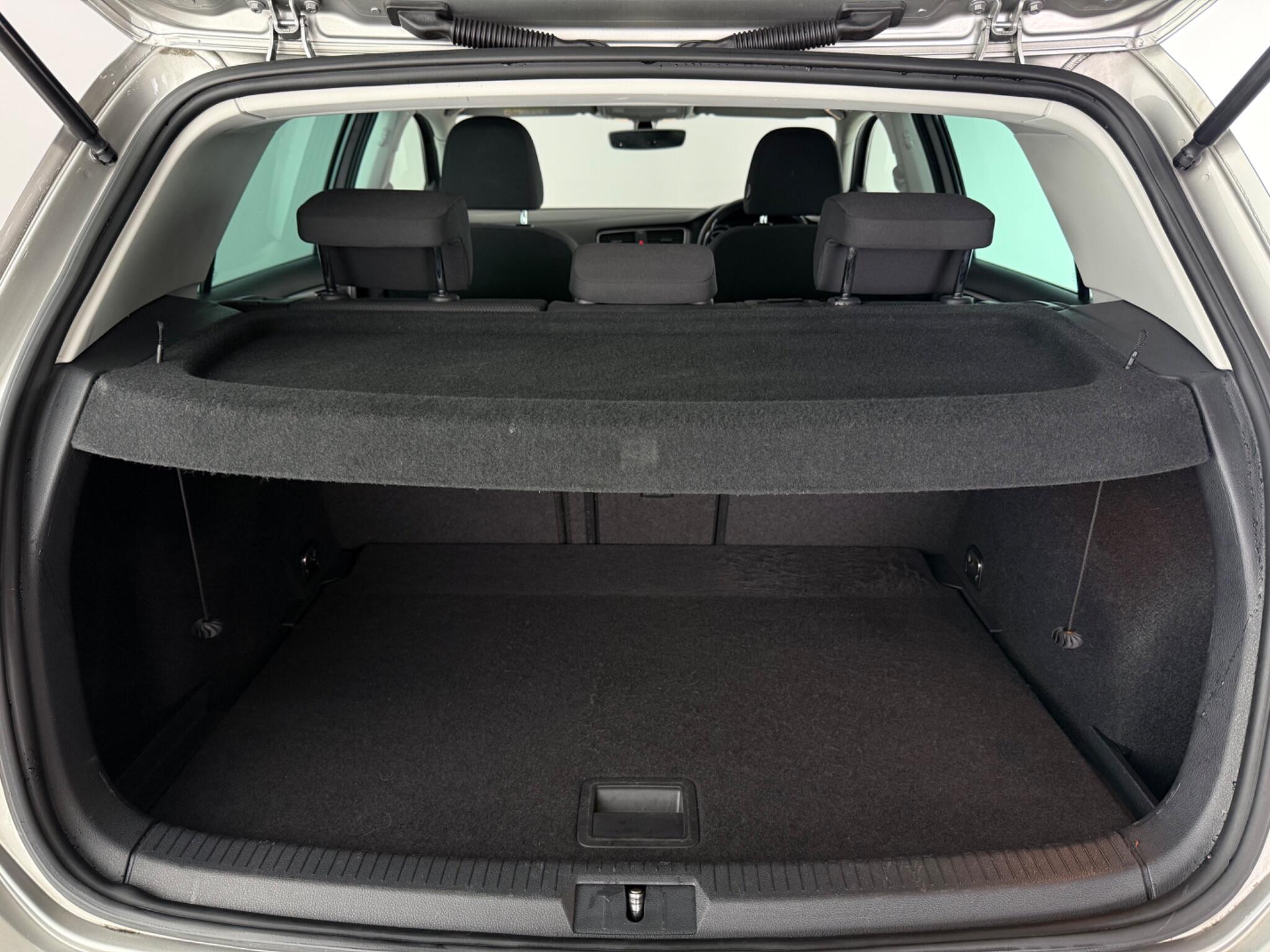 Volkswagen Golf view 10