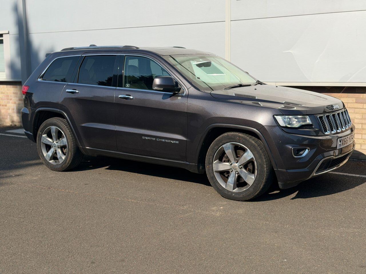 Jeep Grand Cherokee view 21