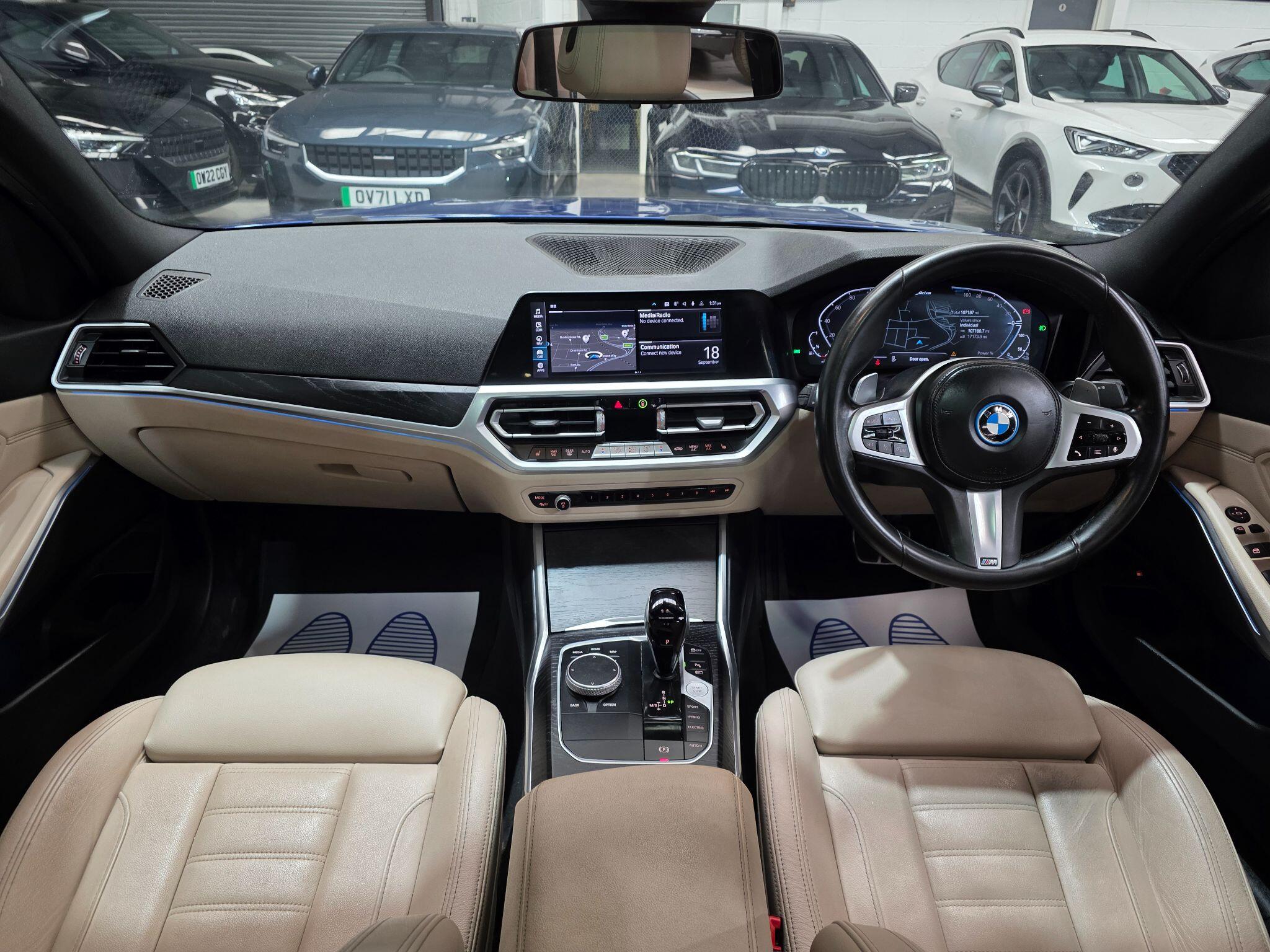 BMW 3 Series view 5